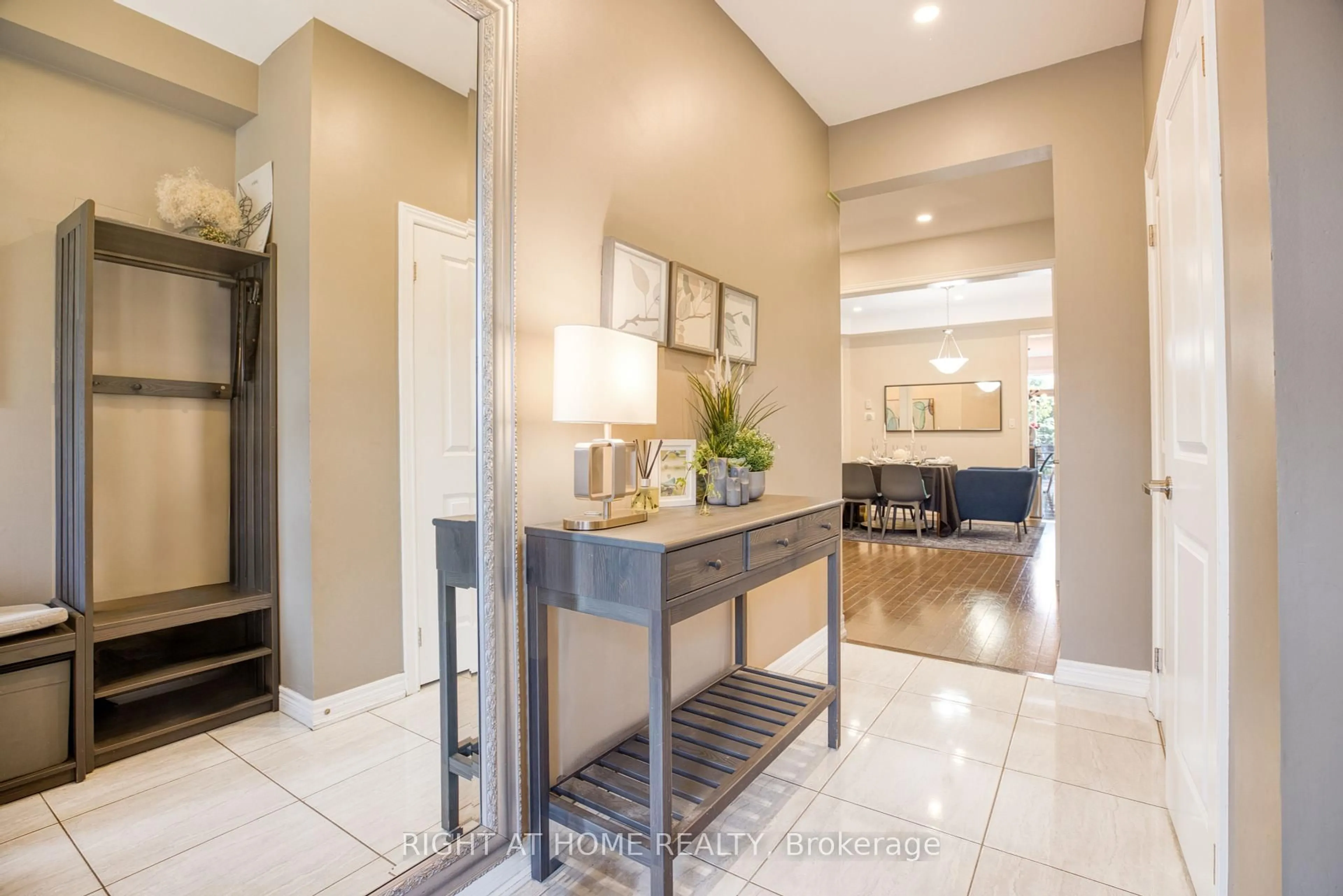 Indoor entryway for 117 Riding Mountain Dr, Richmond Hill Ontario L4E 0V1