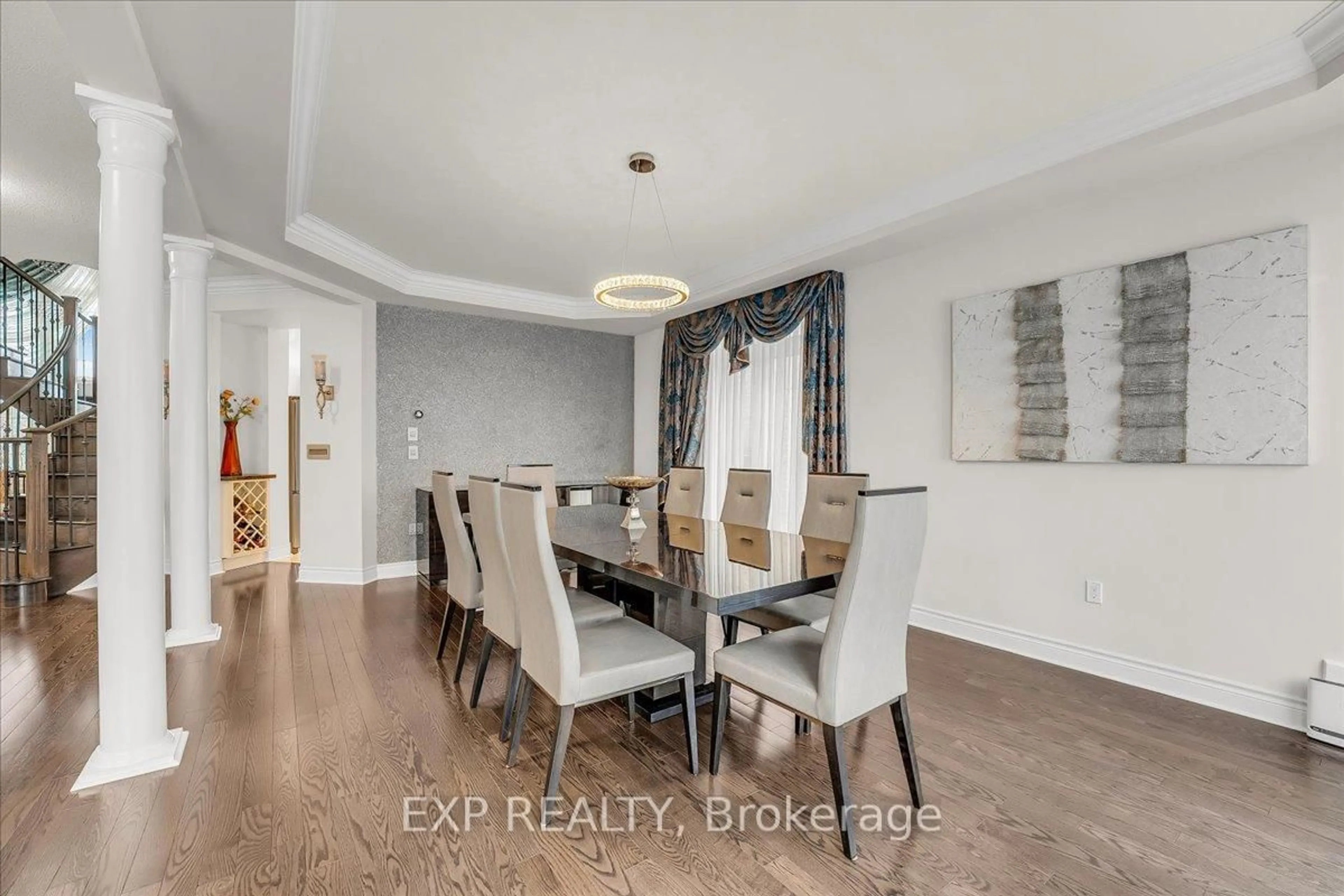 Dining room, wood/laminate floor for 29 William Bowes Blvd, Vaughan Ontario L6A 4B1