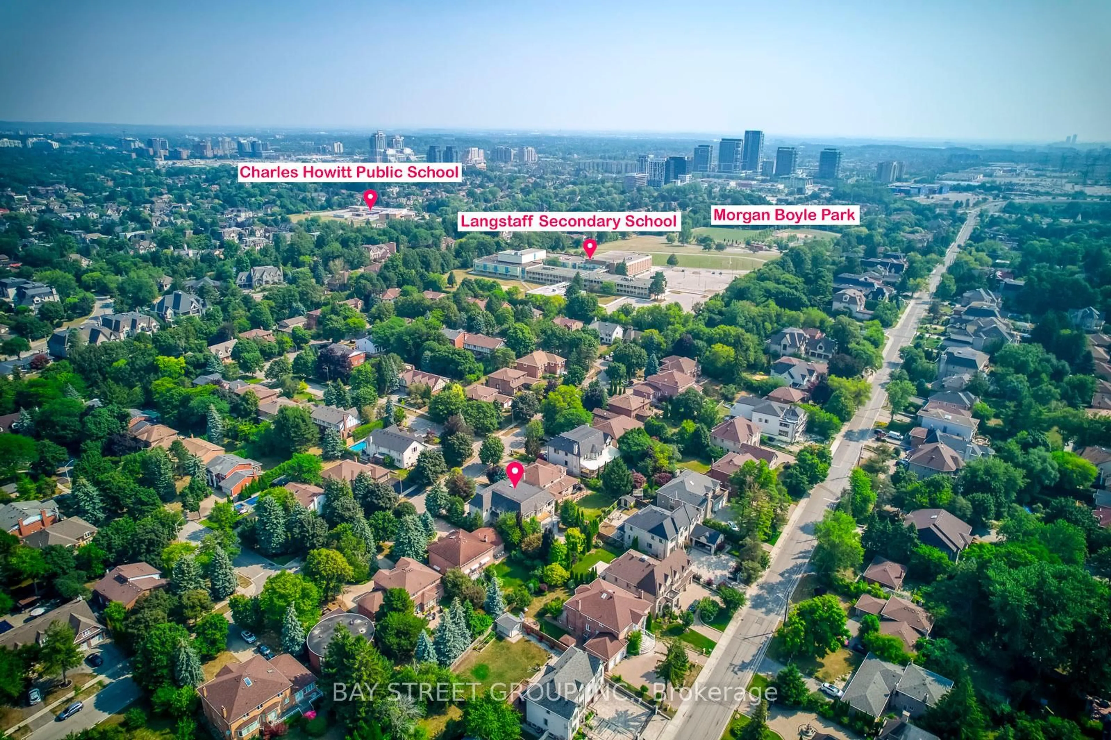 A pic from outside/outdoor area/front of a property/back of a property/a pic from drone, city buildings view from balcony for 56 Winchester Lane, Richmond Hill Ontario L4C 6Y7