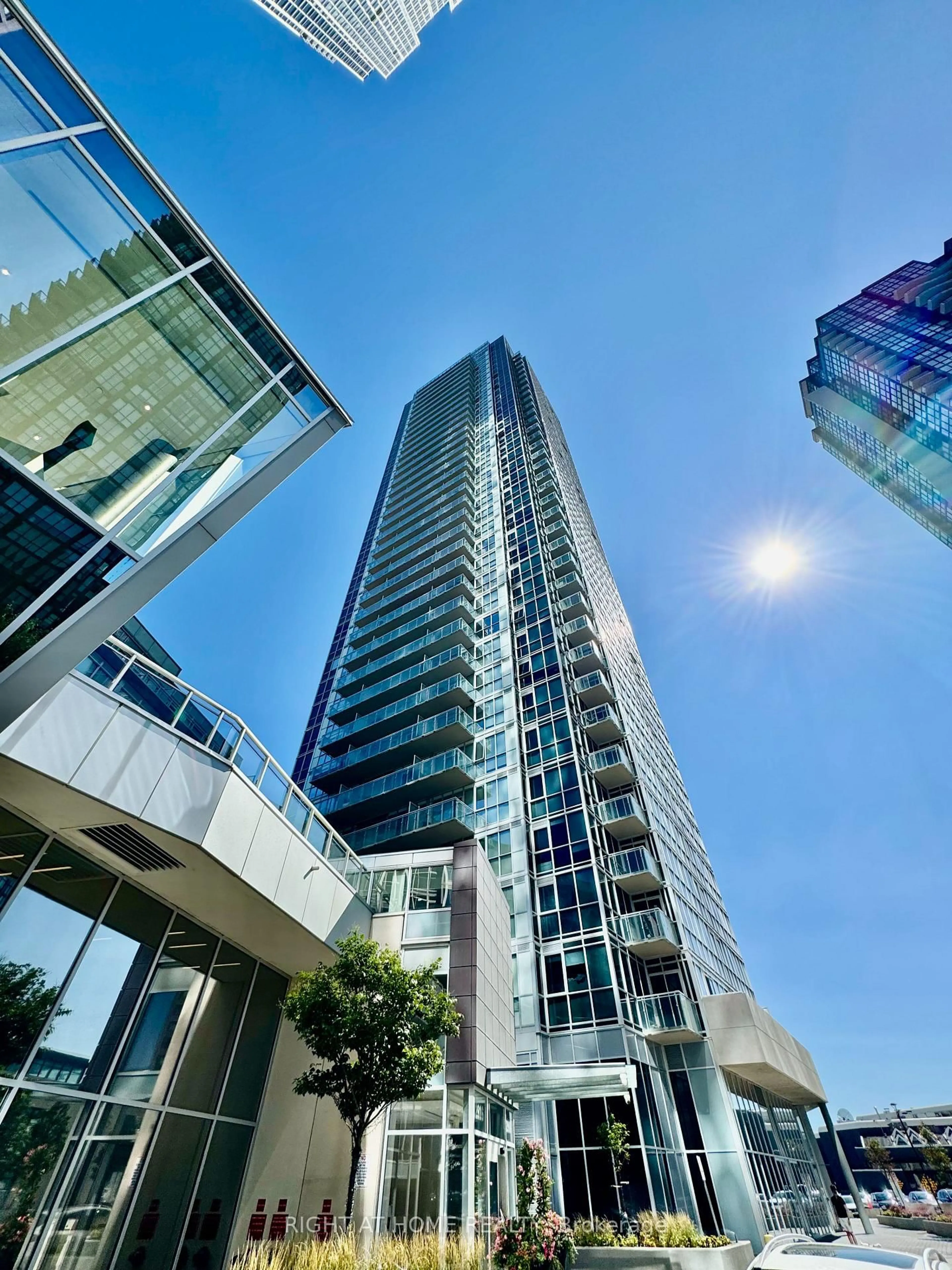 Indoor foyer for 2908 Highway 7 Rd #3709, Vaughan Ontario L4K 0K5