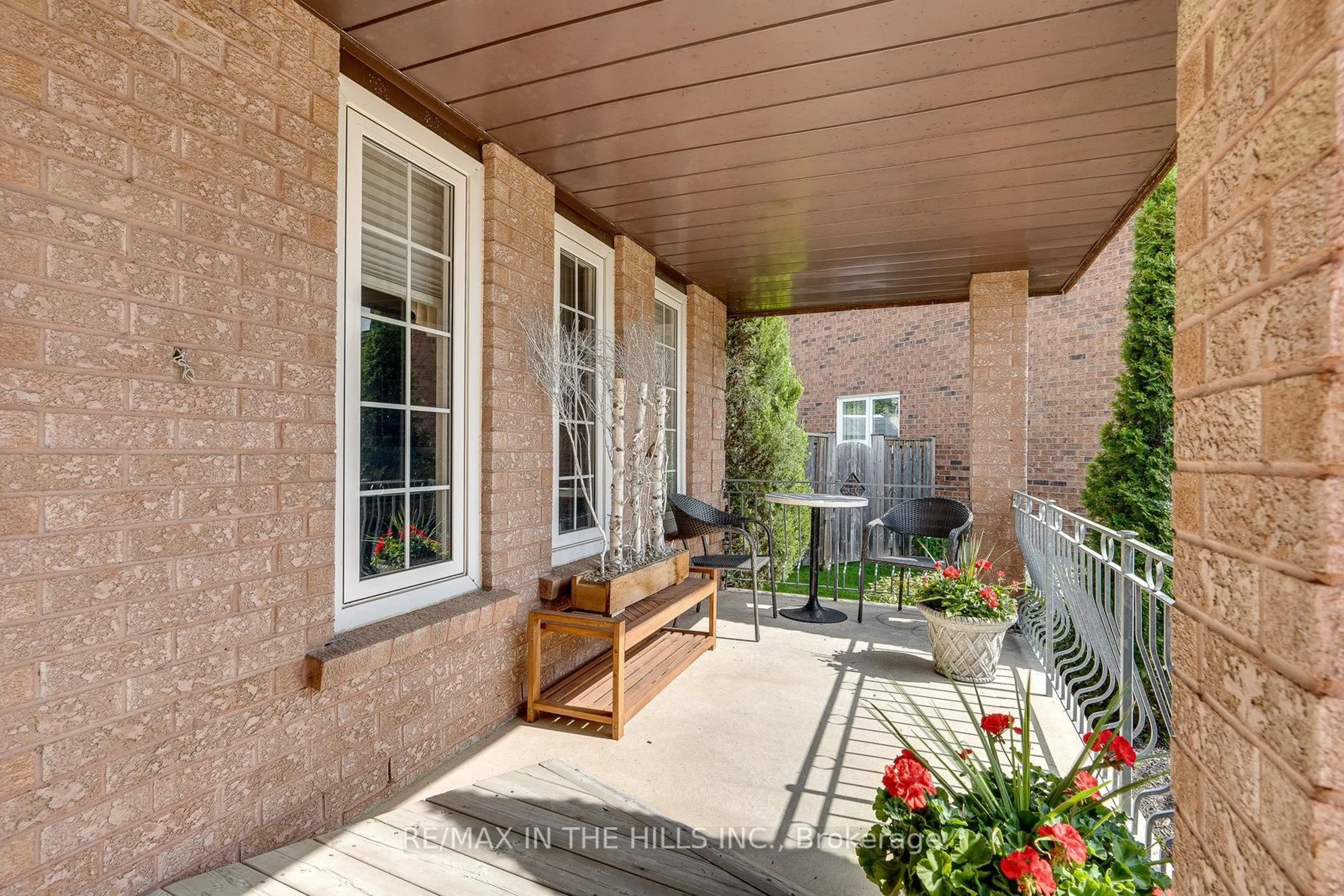 Indoor entryway for 275 Triton Ave, Vaughan Ontario L4L 6P9