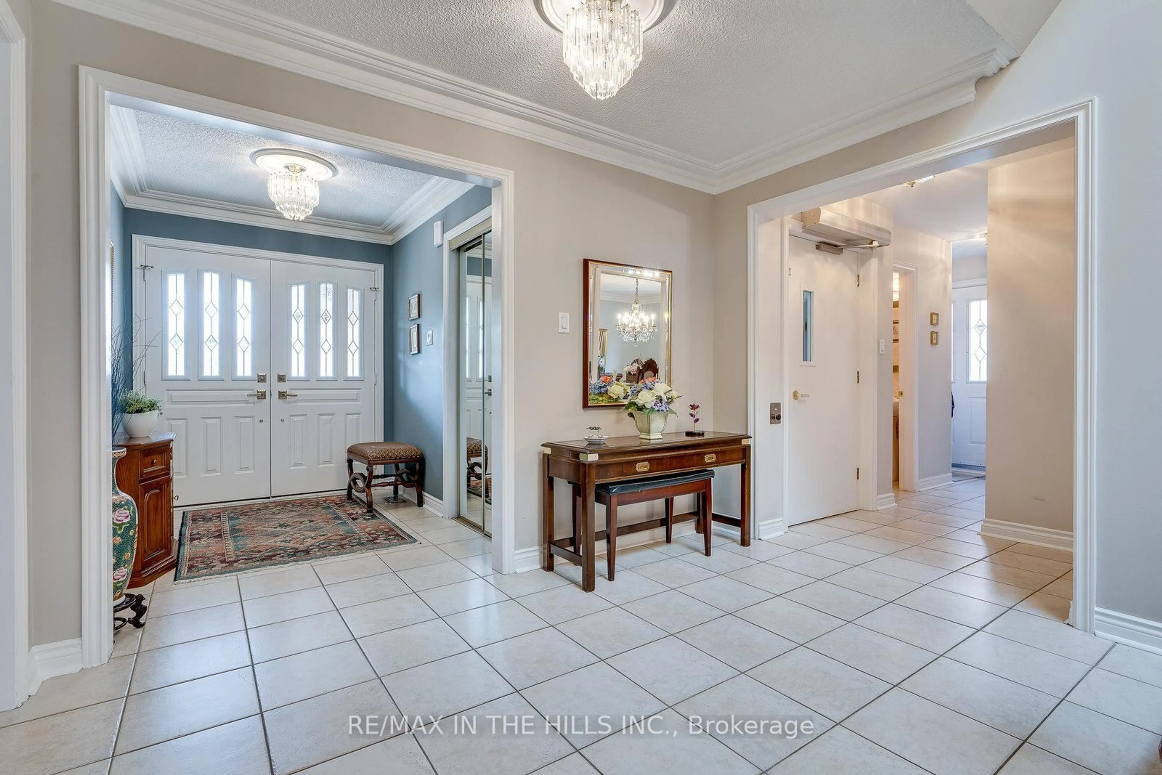 Indoor foyer for 275 Triton Ave, Vaughan Ontario L4L 6P9