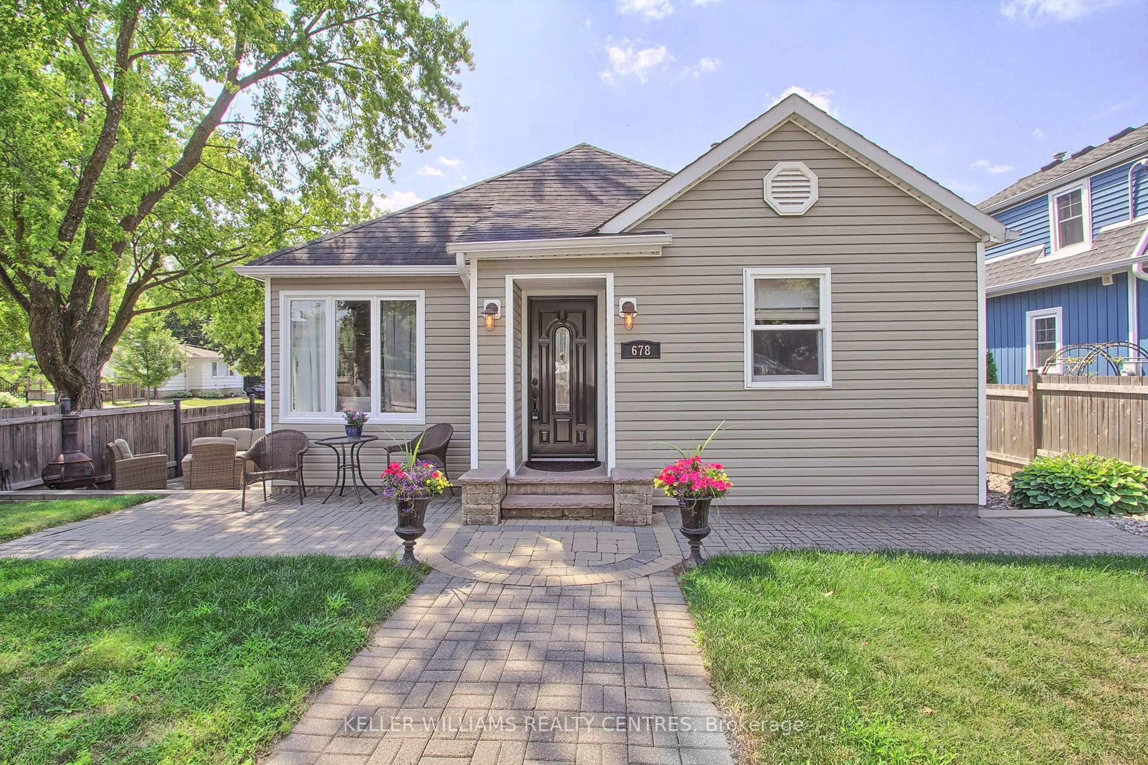 Home with brick exterior material, street for 678 Crescent Rd, Newmarket Ontario L3Y 2C1