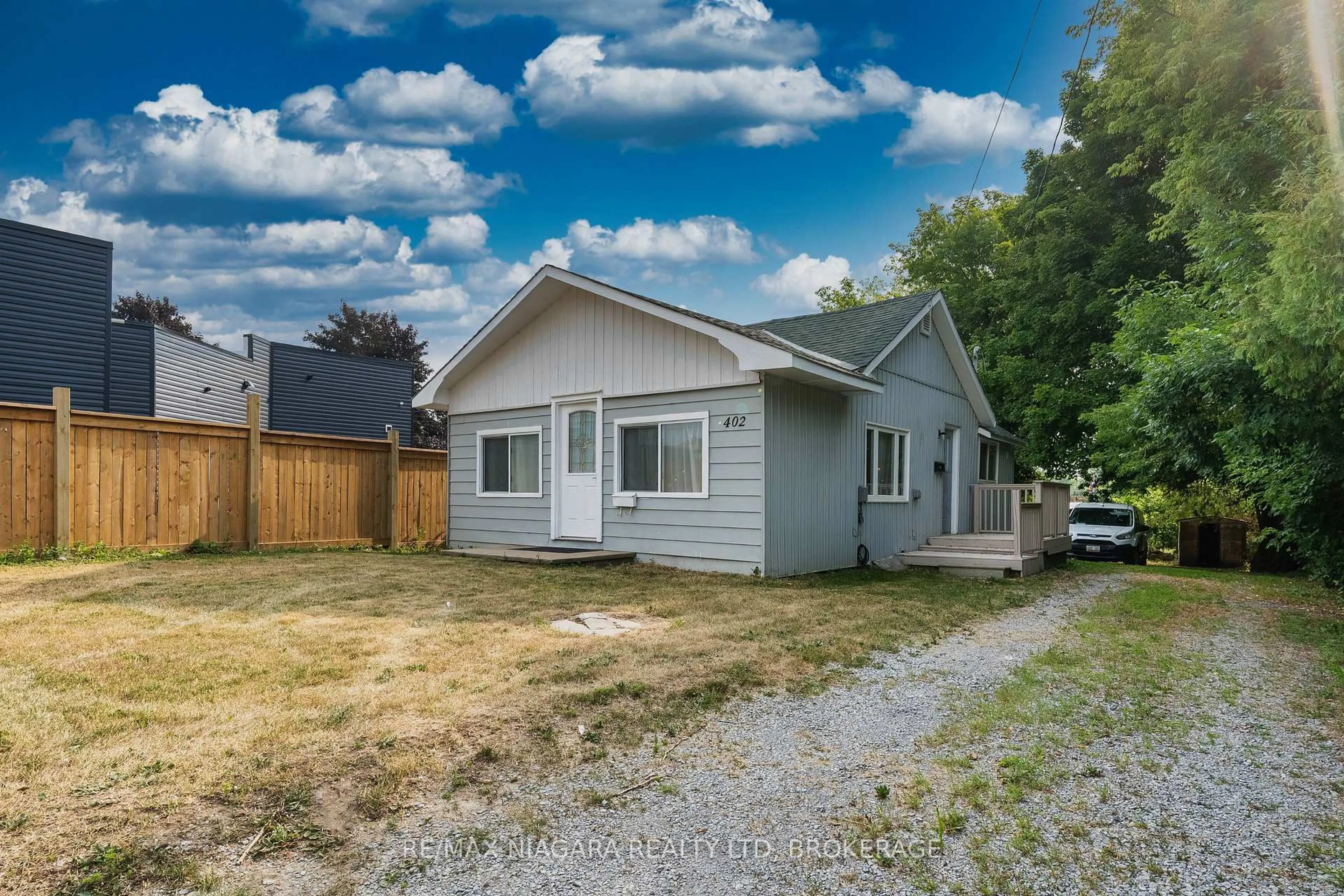 Unknown for 402 The Queensway South, Georgina Ontario L4P 2C5