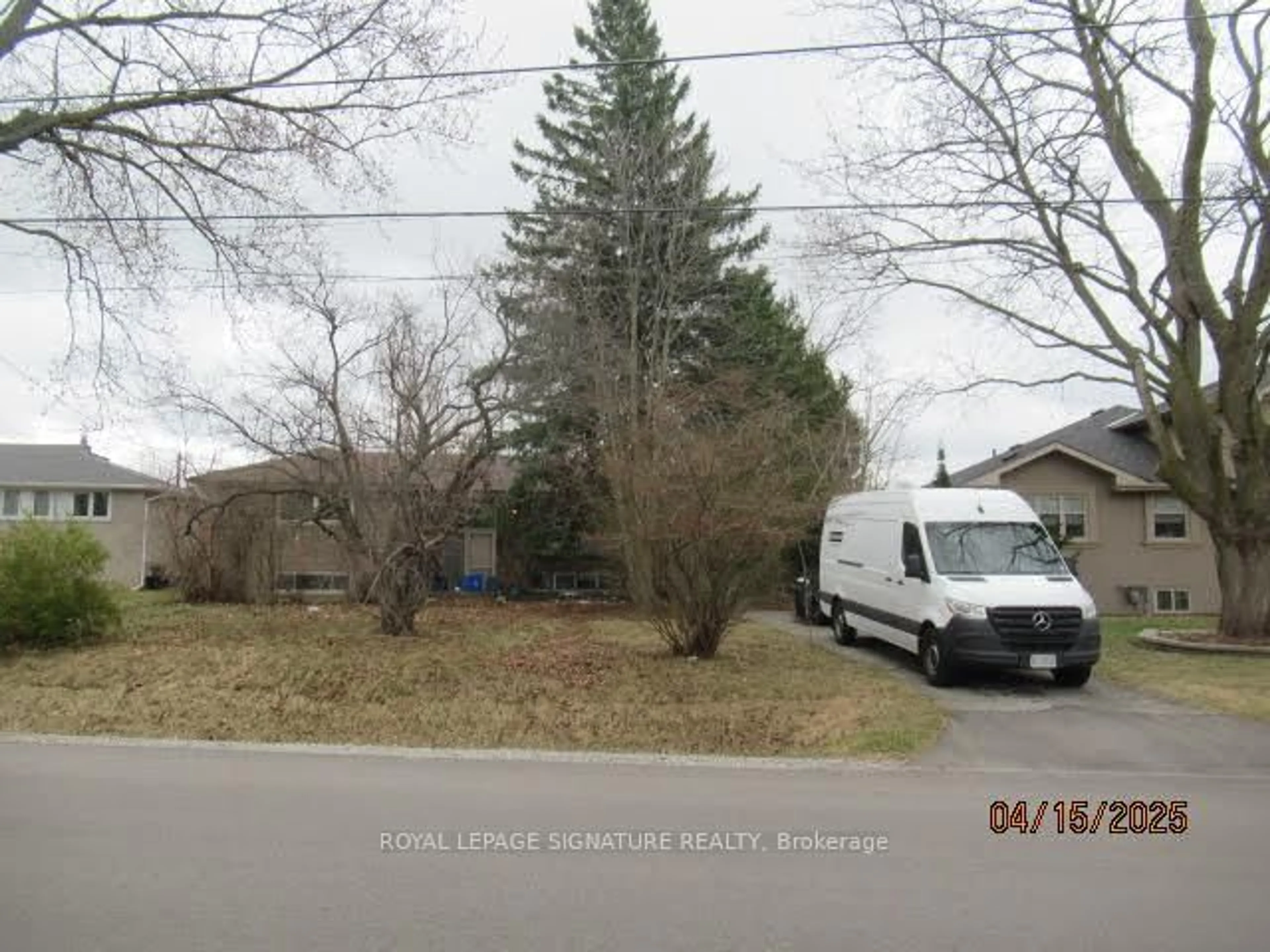 Blurry image for 33 Lancer Dr, Vaughan Ontario L6A 1E1