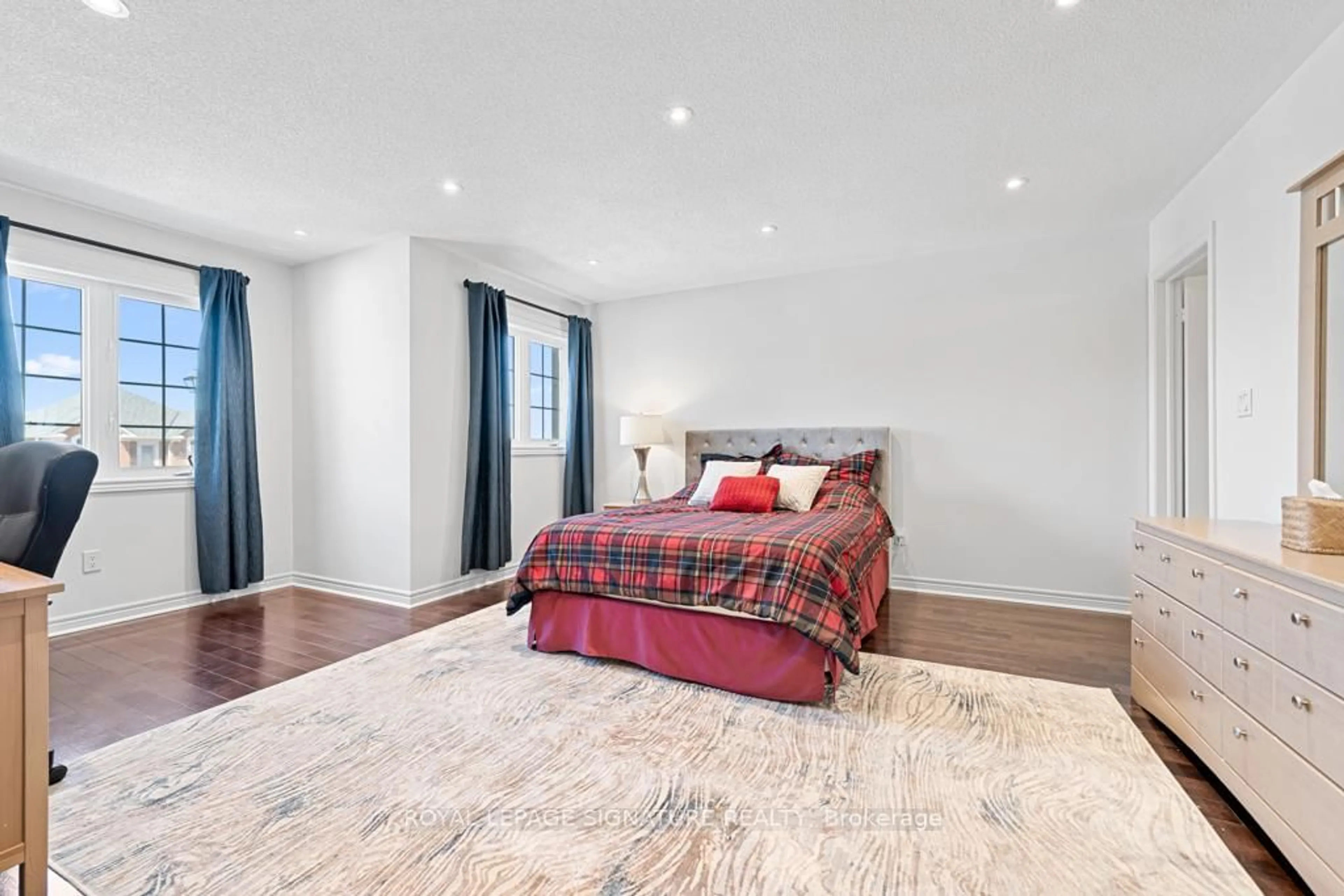 Bedroom with bed, unknown for 237 William Graham Dr, Aurora Ontario L4G 0W4