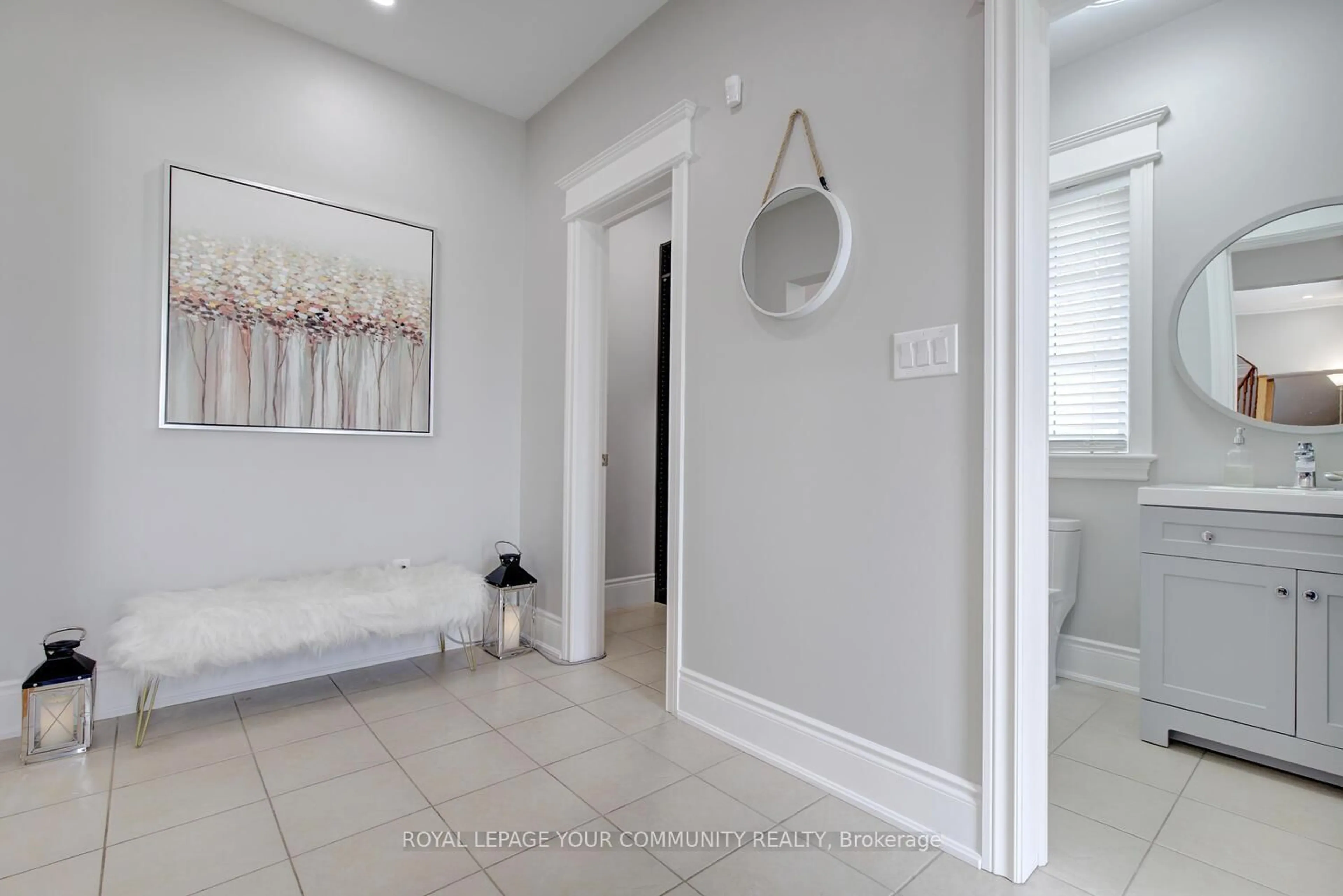 Indoor entryway for 2 Aegis Dr, Vaughan Ontario L6A 4M6