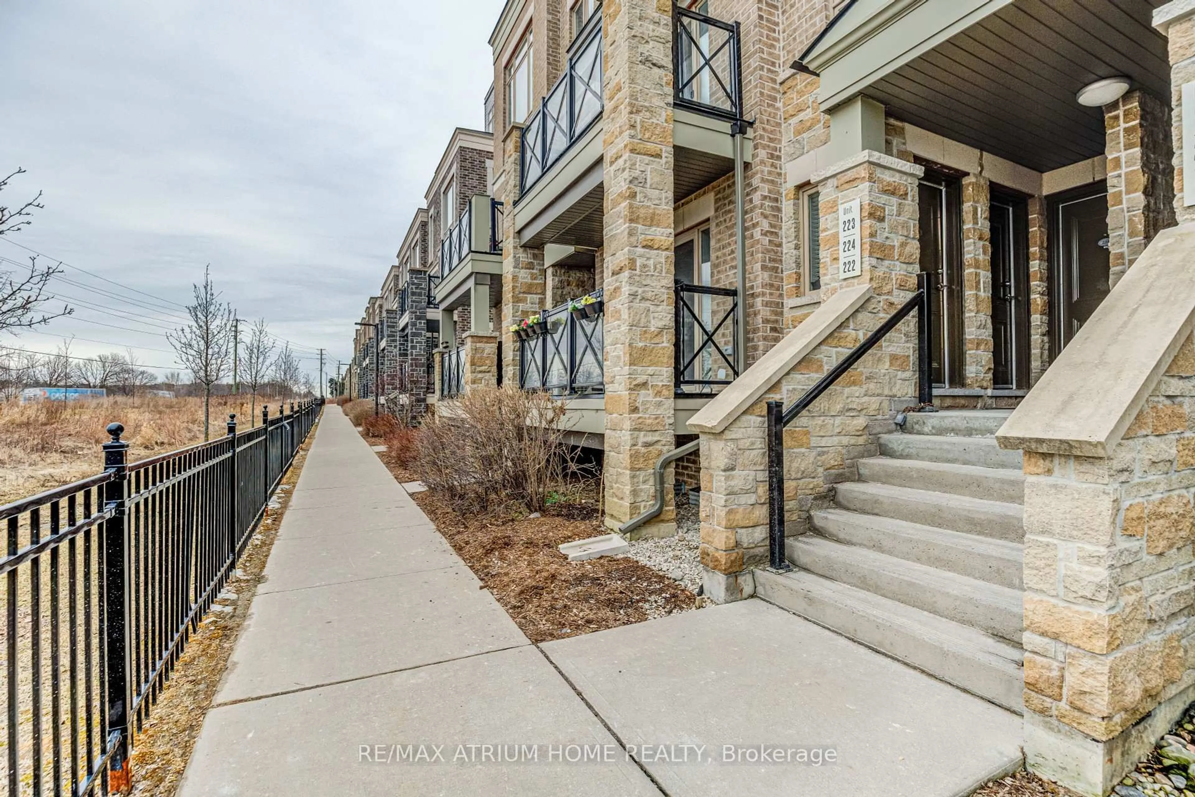Unknown for 10 Dunsheath Way #220, Markham Ontario L6B 1N3