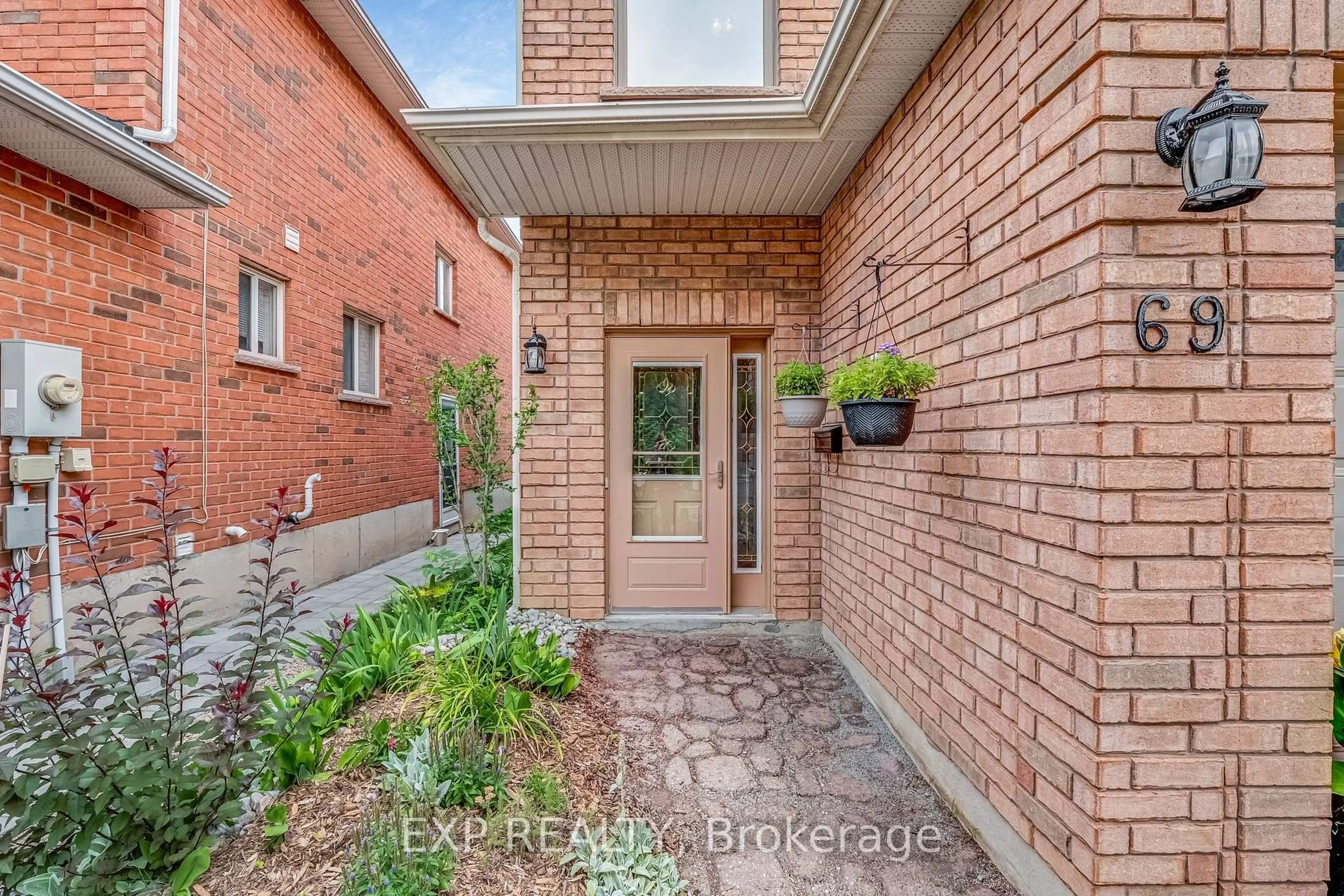 Home with brick exterior material, street for 69 Clearmeadow Blvd, Newmarket Ontario L3X 2M6