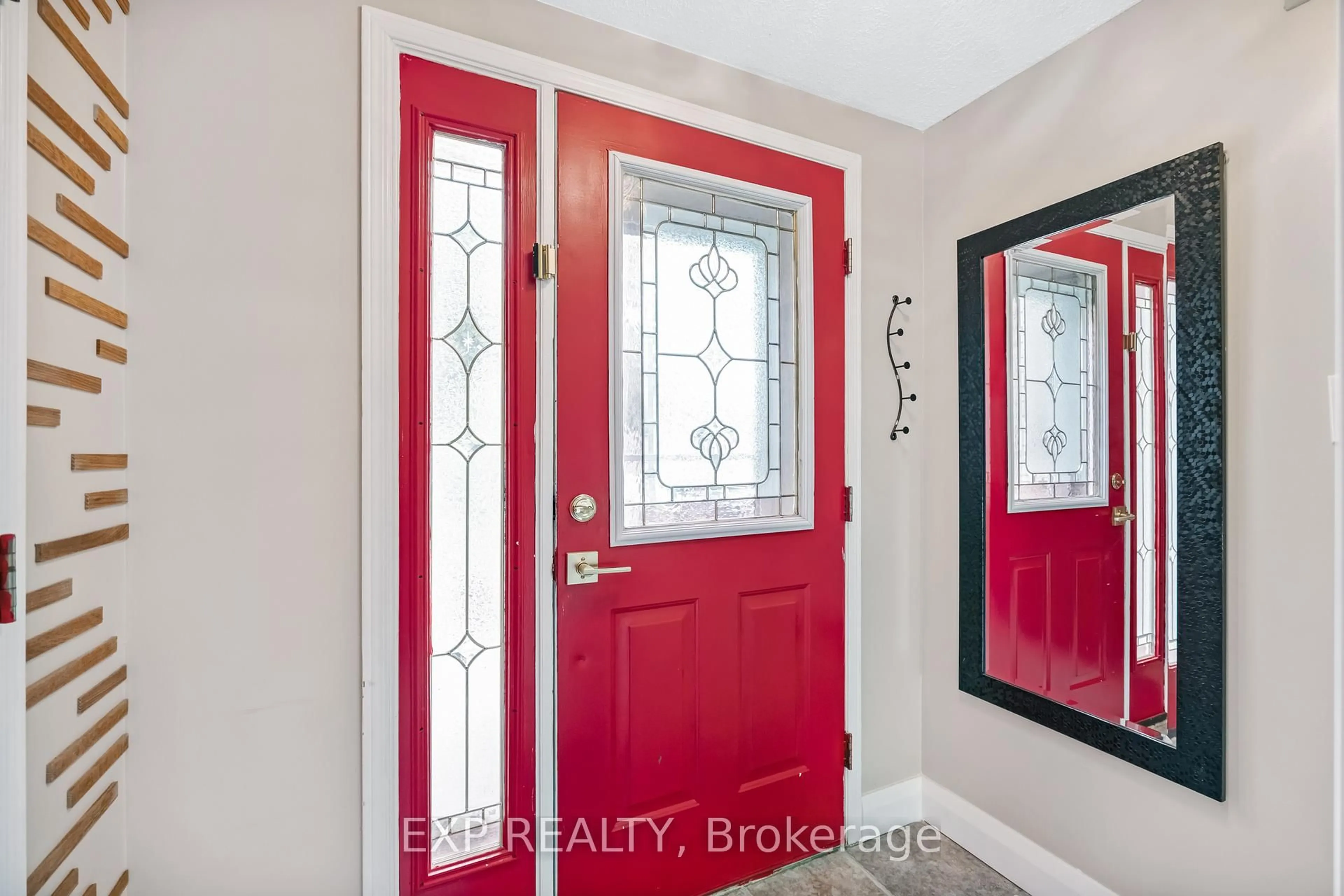 Indoor entryway for 69 Clearmeadow Blvd, Newmarket Ontario L3X 2M6