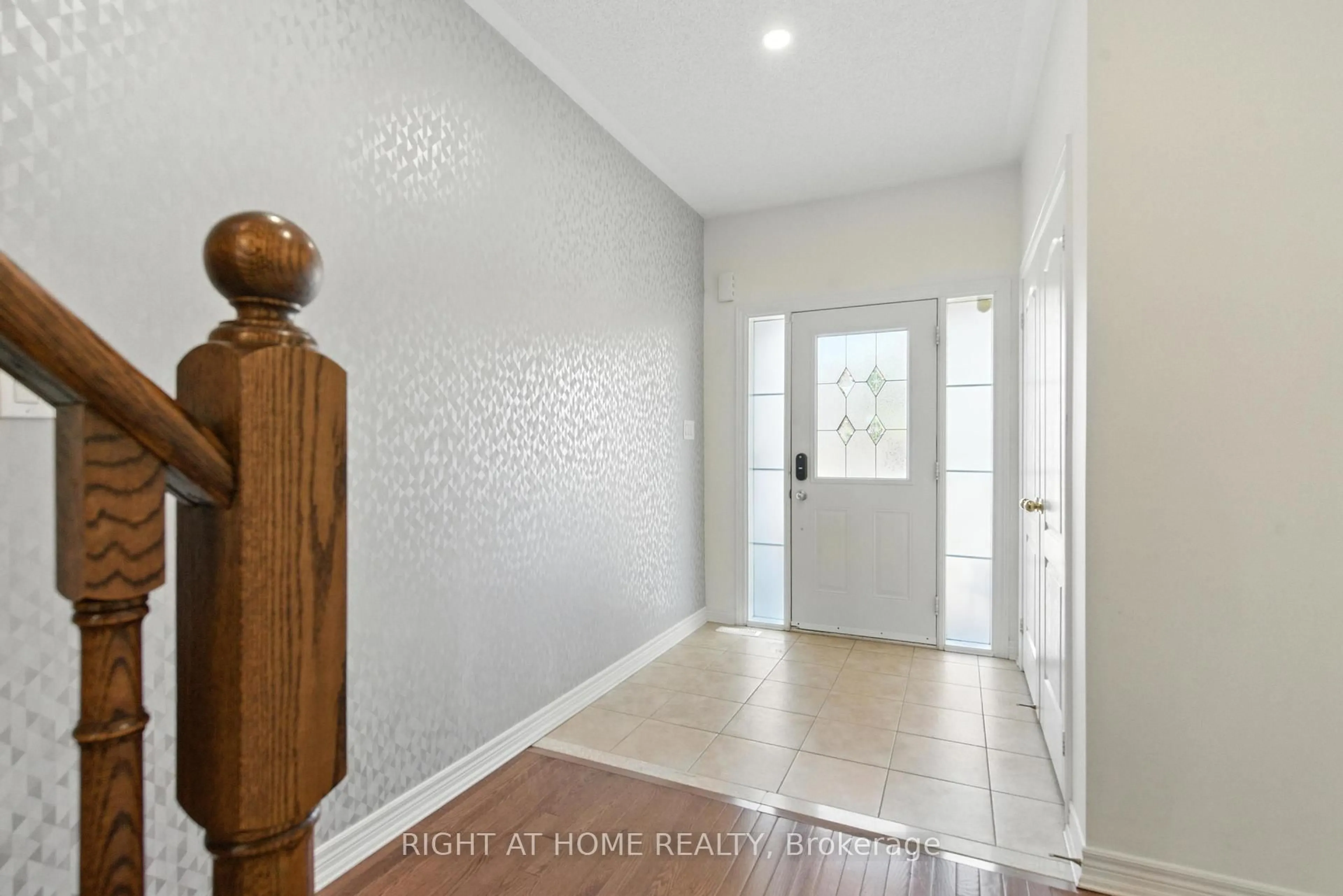 Indoor entryway for 215 Canada Dr, Vaughan Ontario L4H 0K2