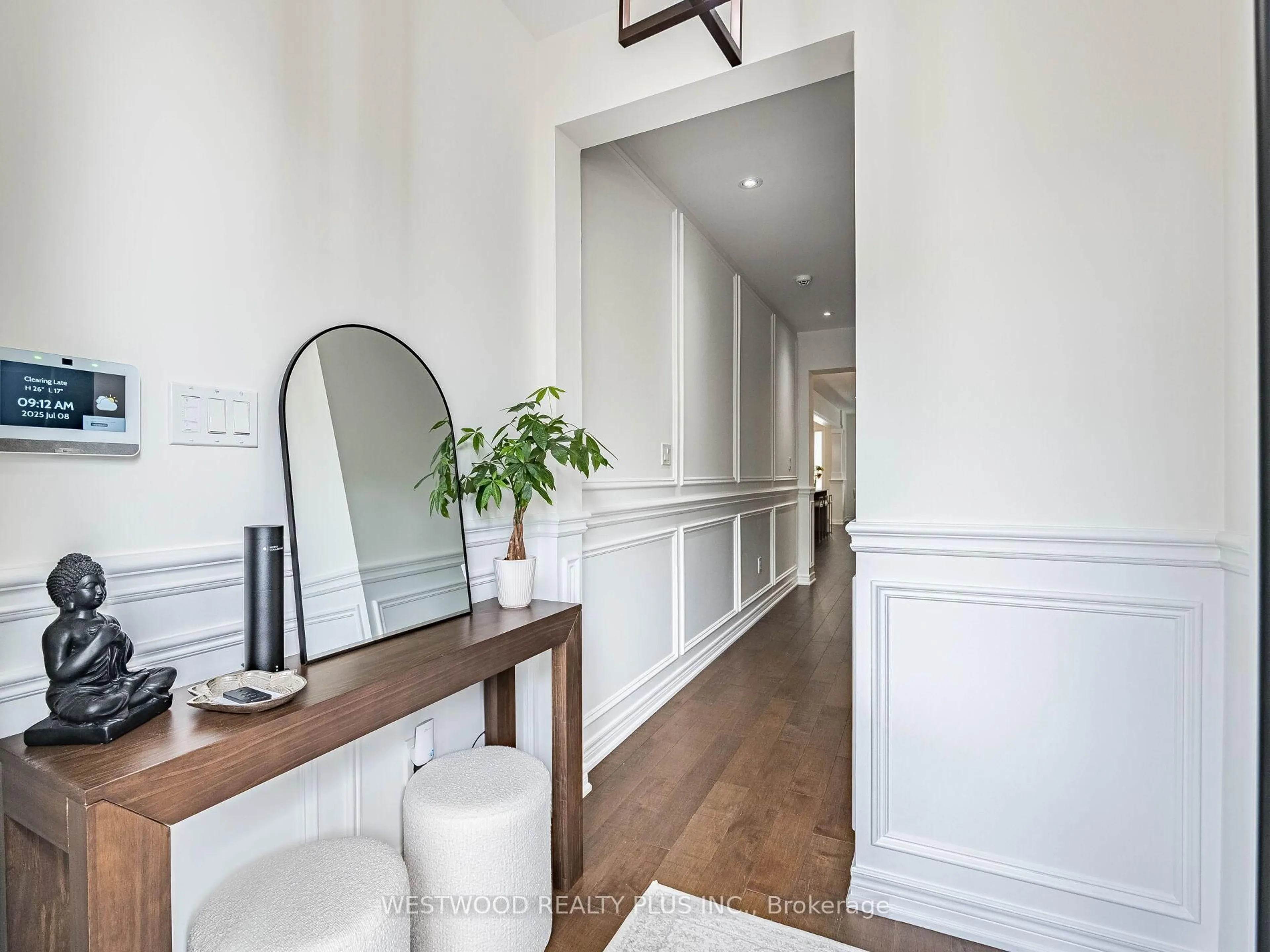 Indoor entryway for 9 Caliber Crt, King Ontario L0G 1N0