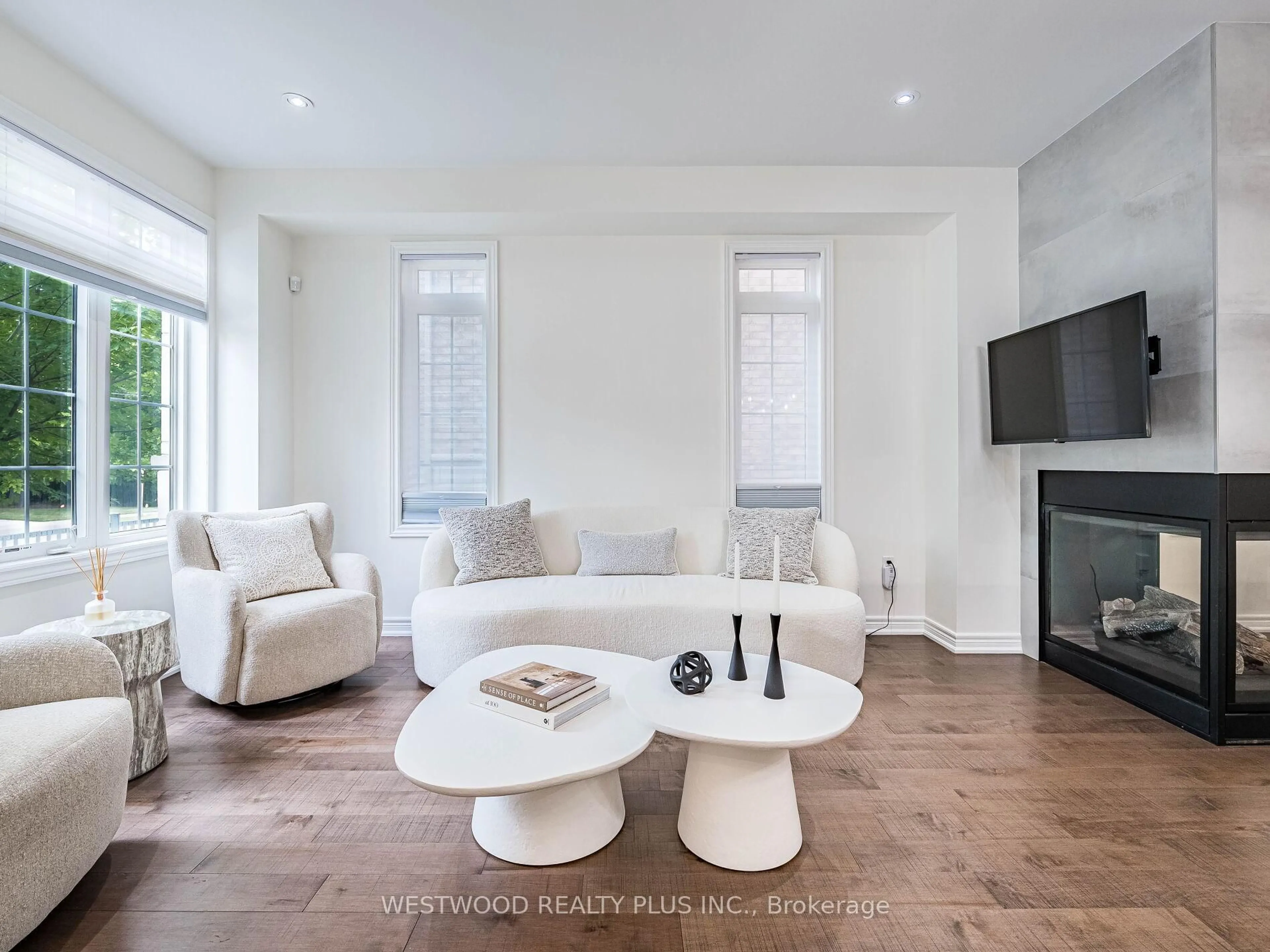Living room with furniture, unknown for 9 Caliber Crt, King Ontario L0G 1N0