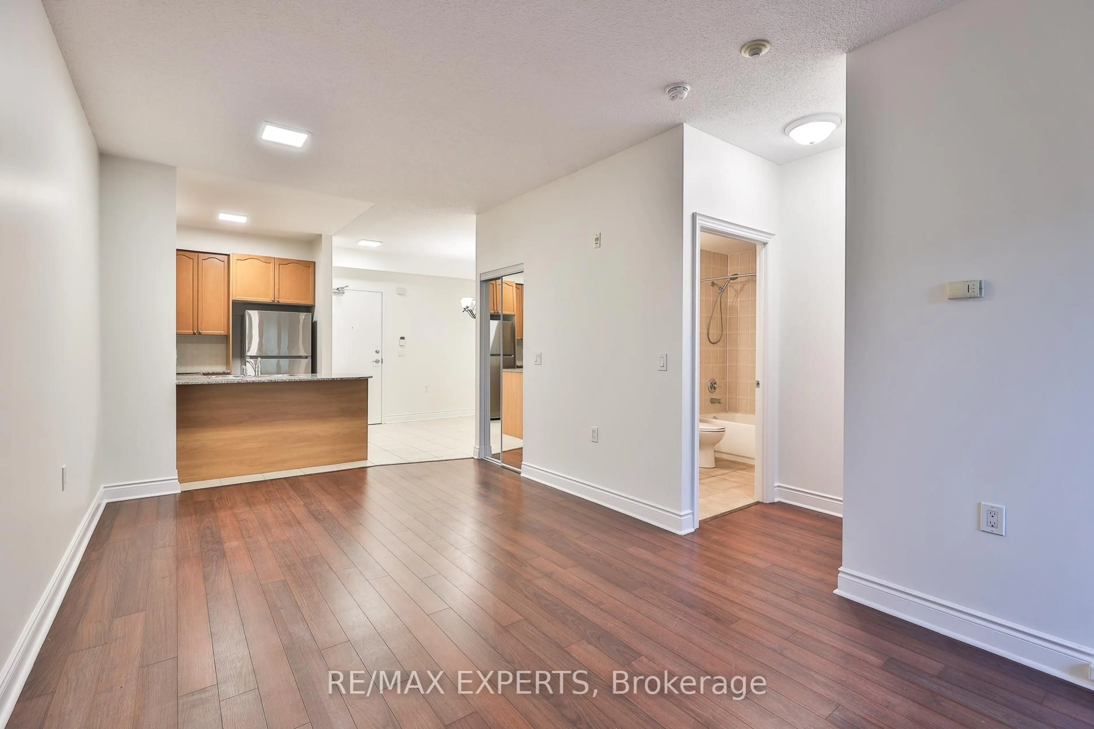 A pic of a room for 8201 ISLINGTON Ave #319, Vaughan Ontario L4L 9S6