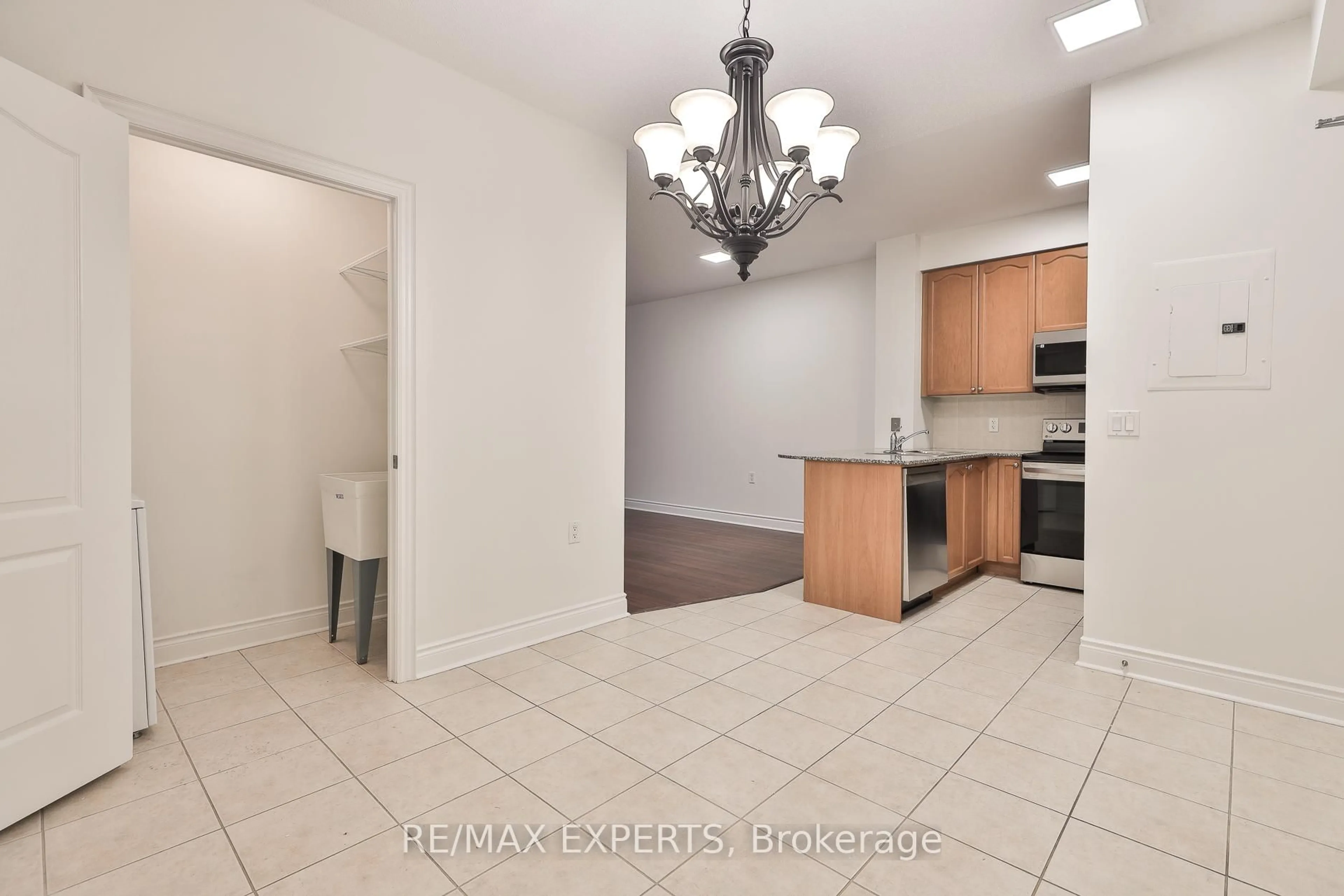 Standard kitchen, unknown for 8201 ISLINGTON Ave #319, Vaughan Ontario L4L 9S6