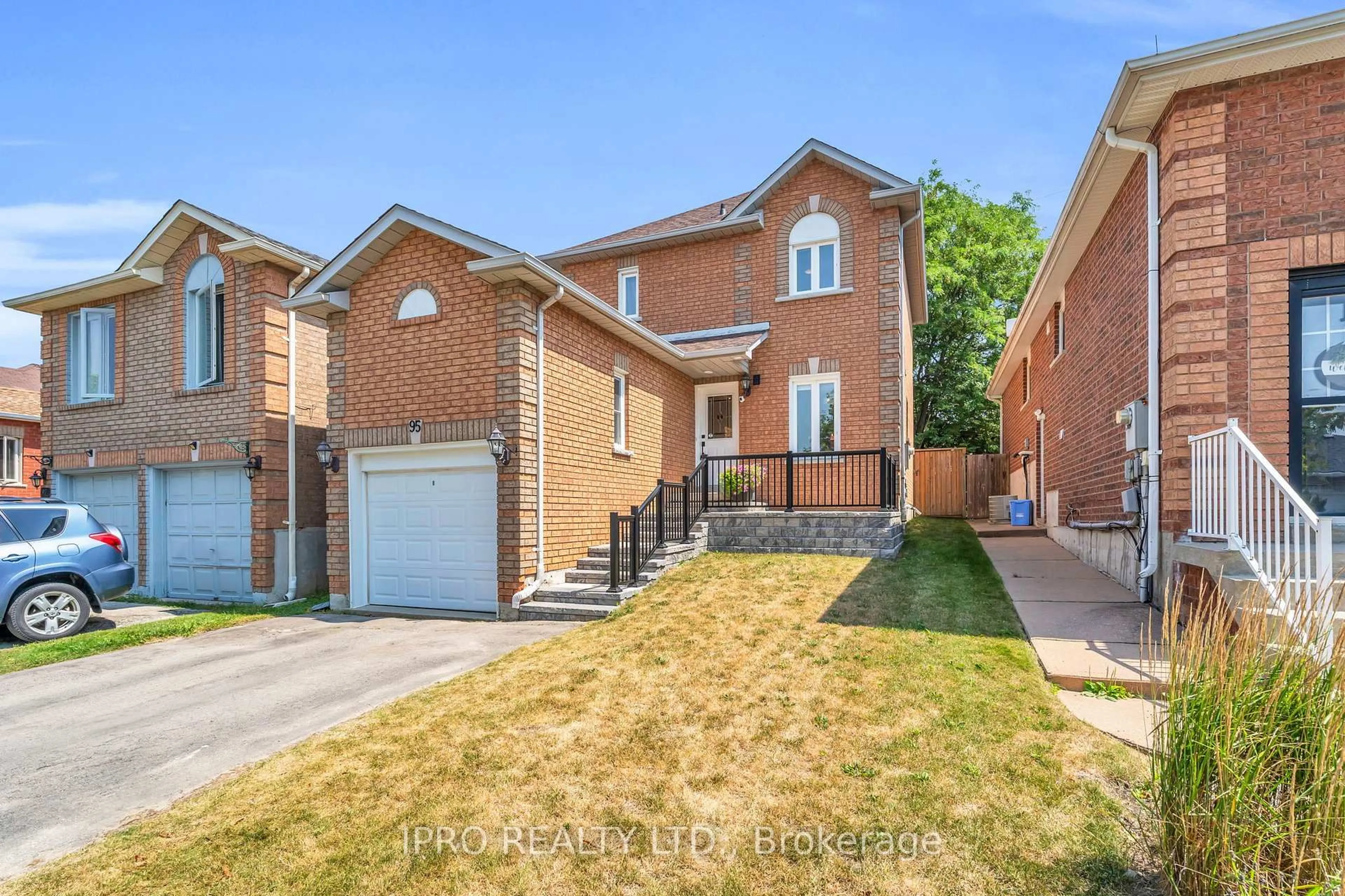 Home with brick exterior material, street for 95 Longview Dr, Bradford West Gwillimbury Ontario L3Z 2Z2