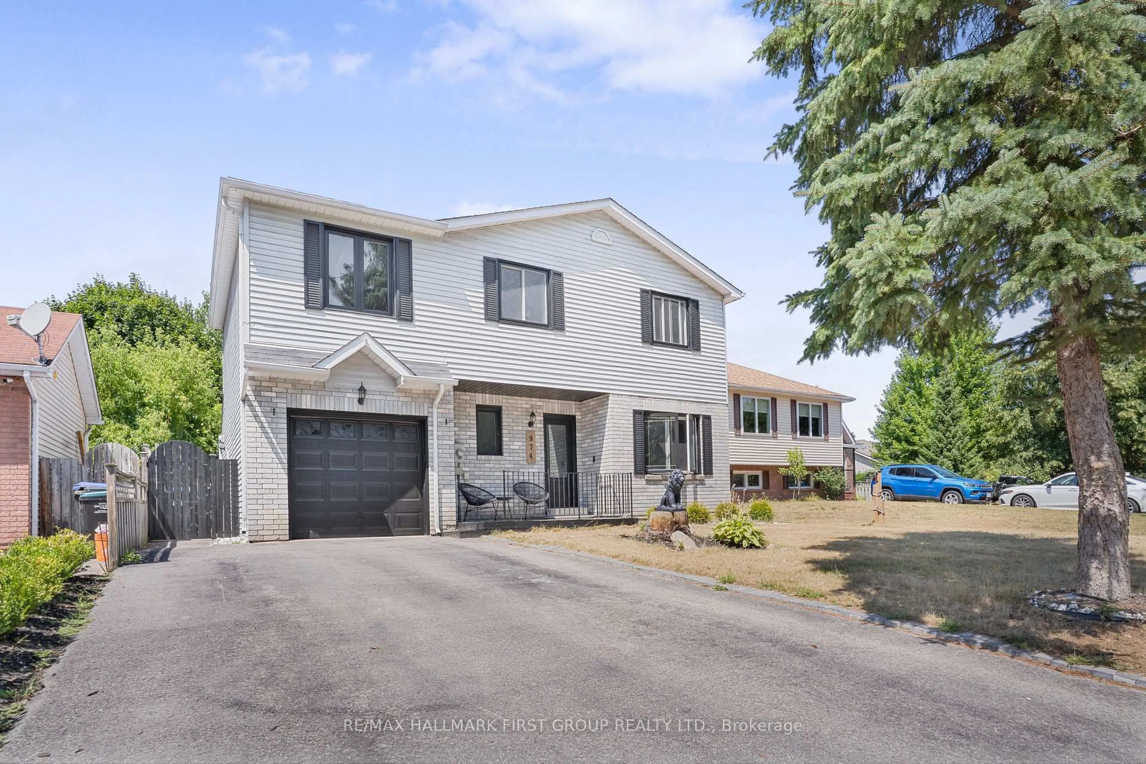 Home with vinyl exterior material, street for 974 Vance Cres, Innisfil Ontario L9S 1V7
