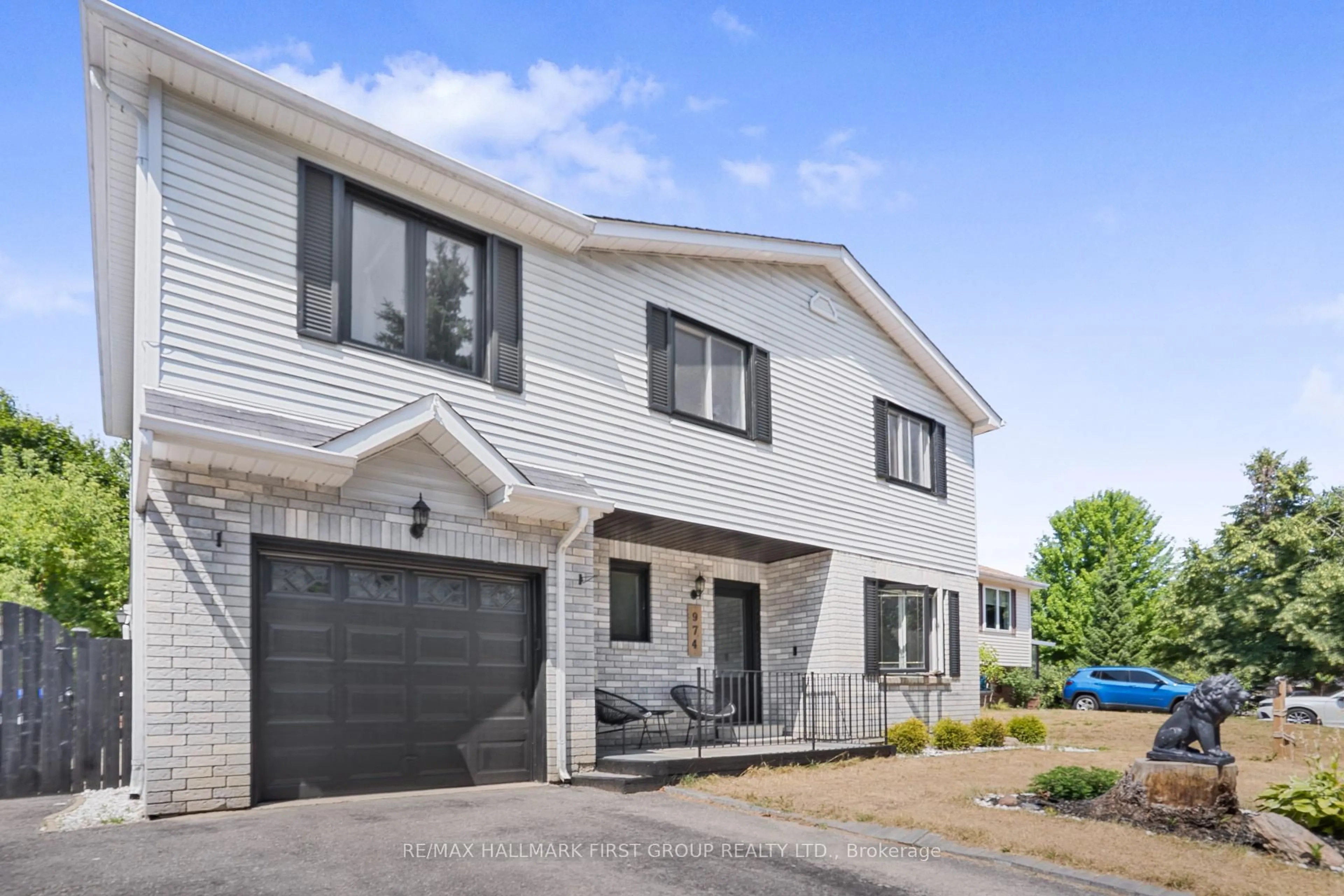 Home with vinyl exterior material, street for 974 Vance Cres, Innisfil Ontario L9S 1V7