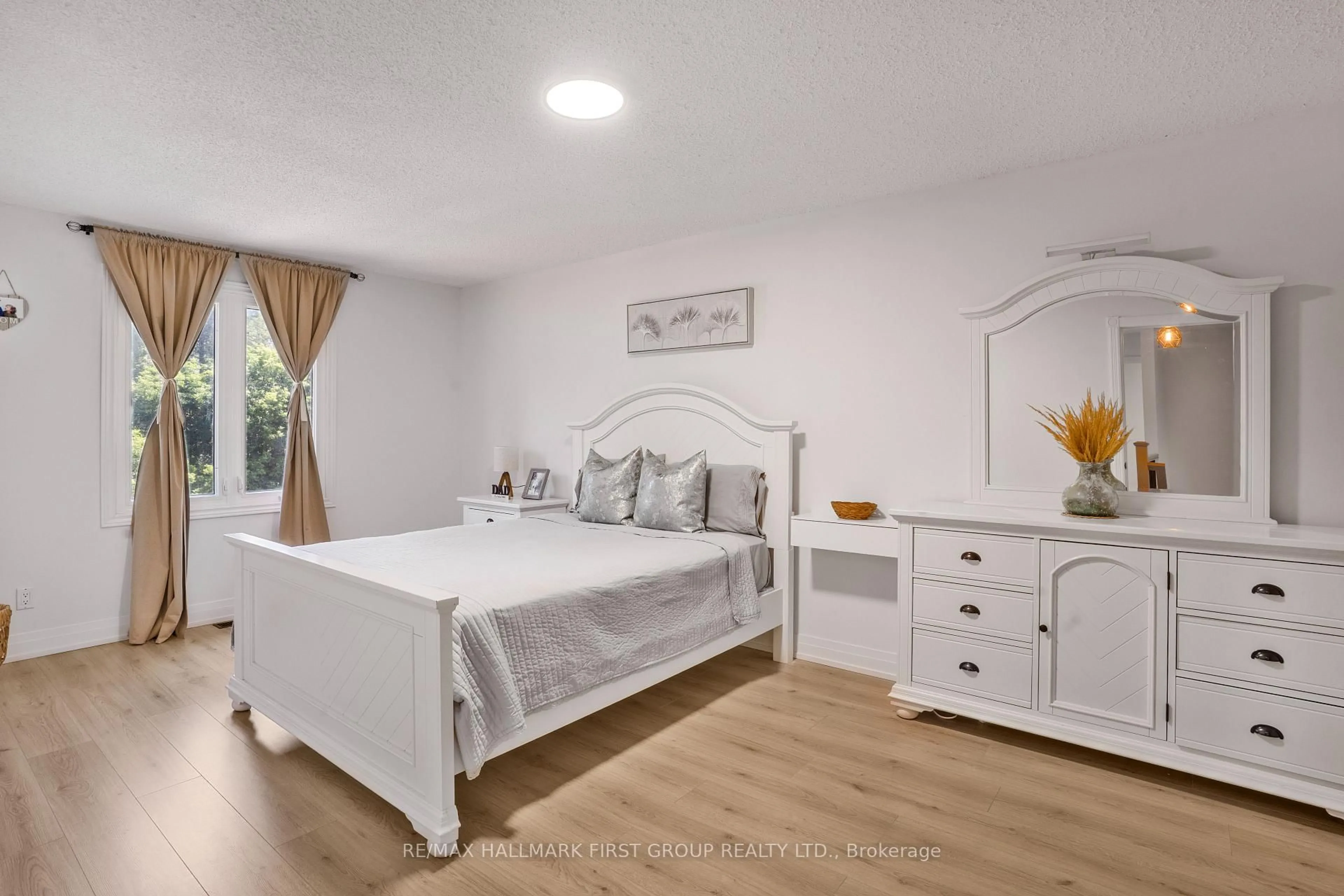 Bedroom with bed, wood/laminate floor for 974 Vance Cres, Innisfil Ontario L9S 1V7