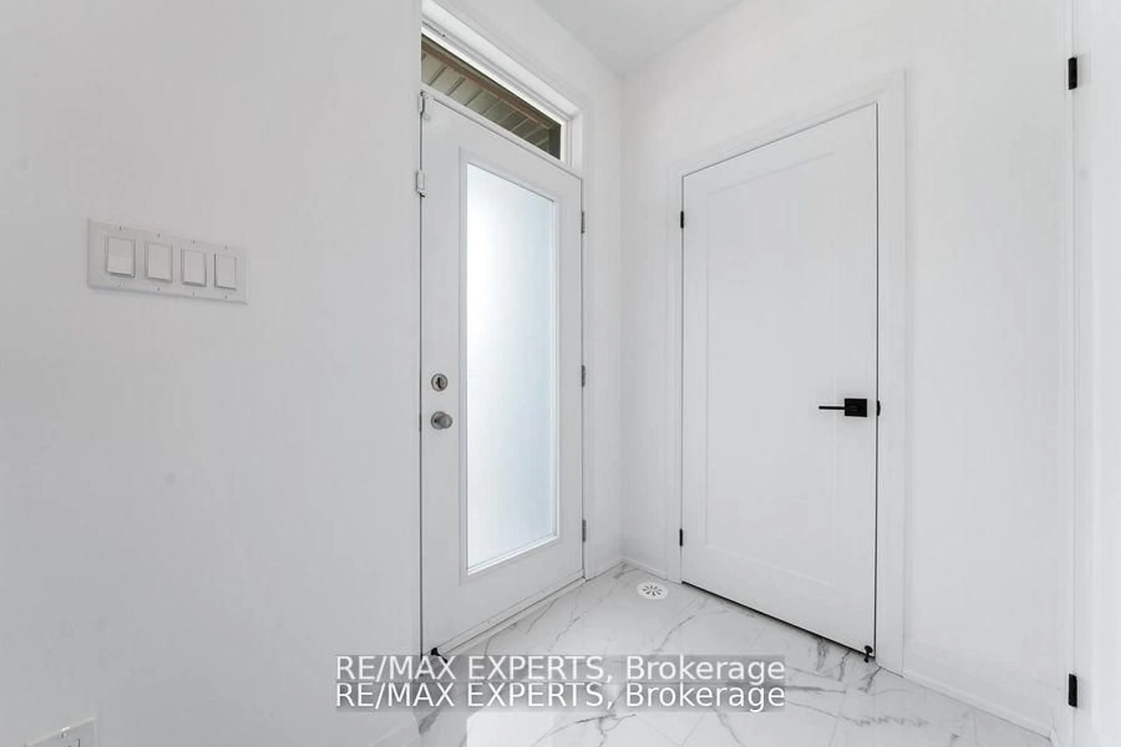 Indoor entryway for 13 Shatner Turnabout Cres, Vaughan Ontario L4L 0M4