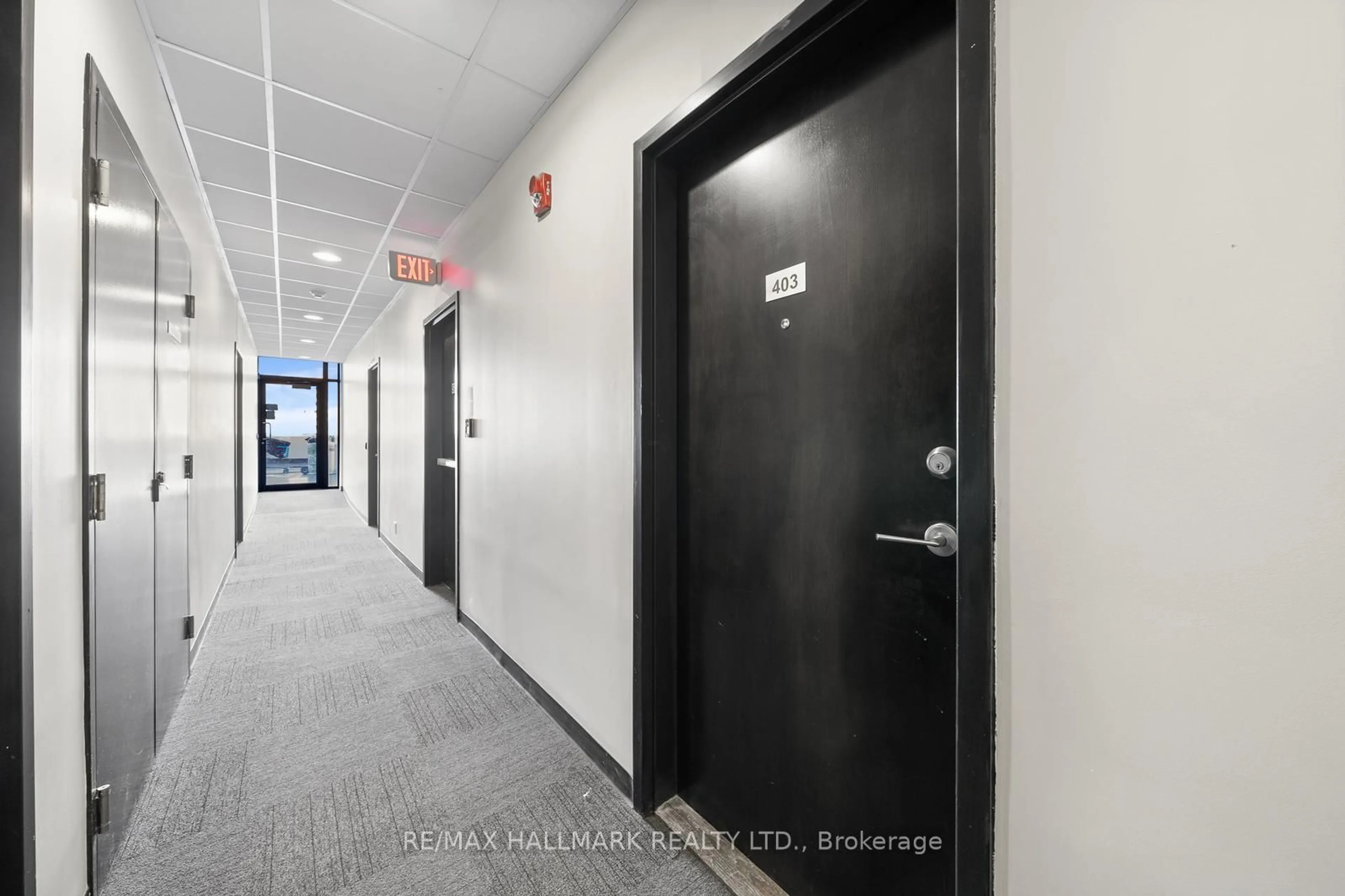 Indoor foyer for 10376 Yonge St #403, Richmond Hill Ontario L4C 3B8