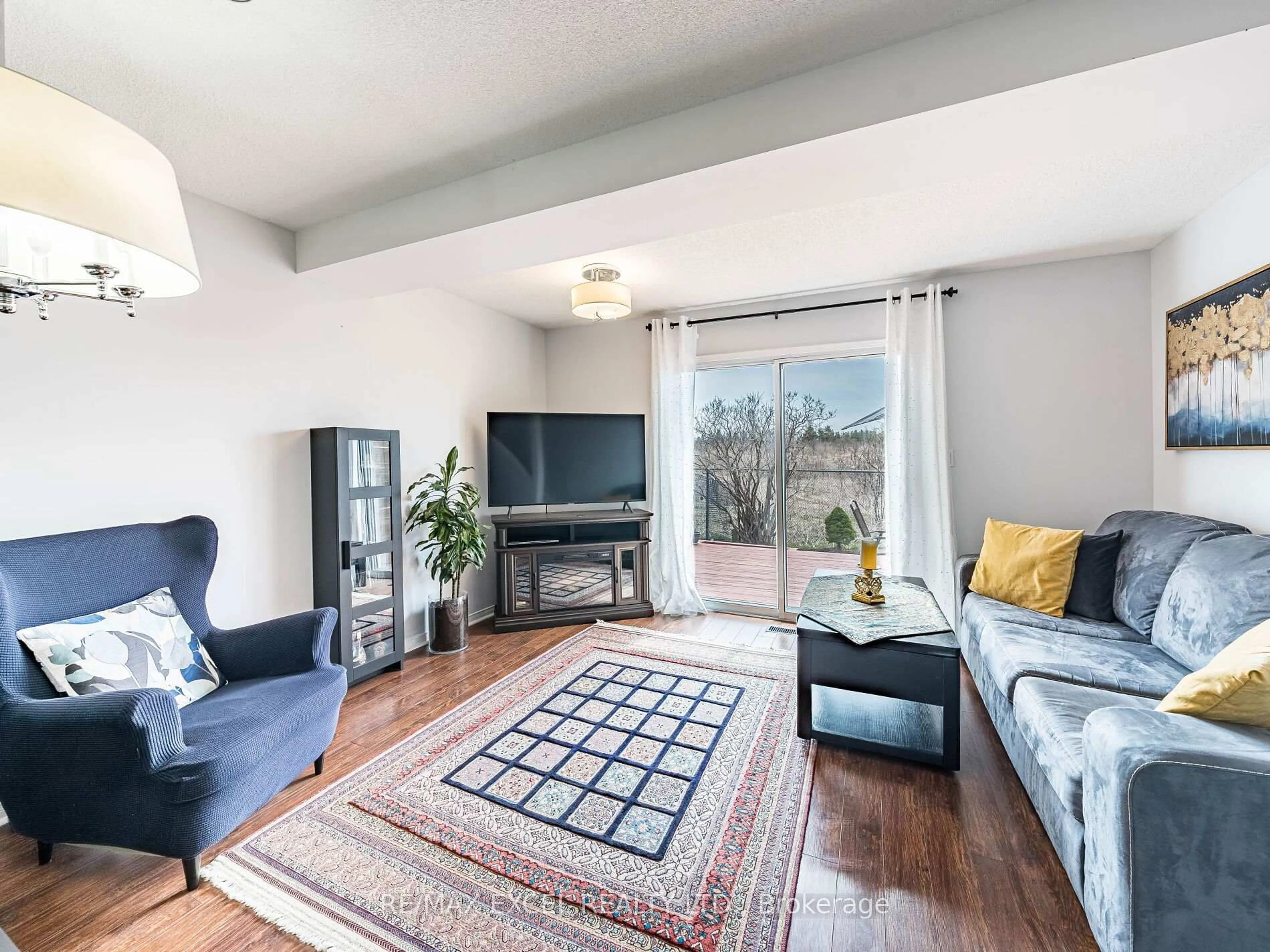 Living room with furniture, unknown for 97 William Curtis Circ, Newmarket Ontario L3Y 8L8