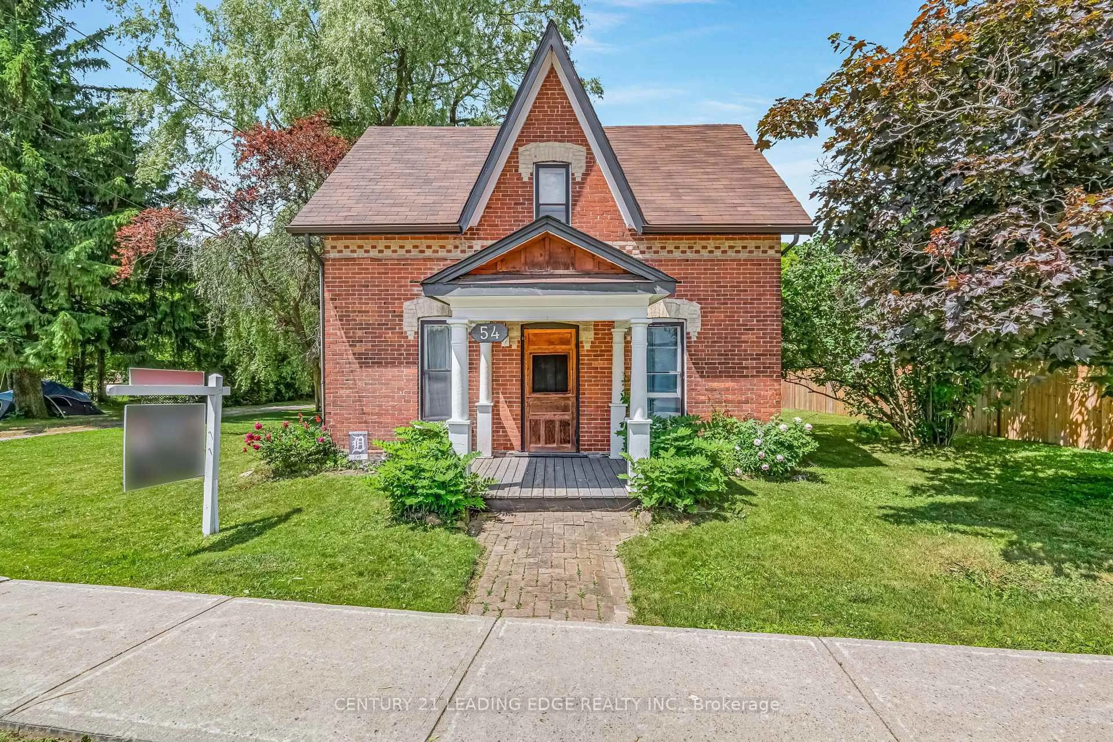 Home with brick exterior material, street for 54 King St, East Gwillimbury Ontario L0G 1M0