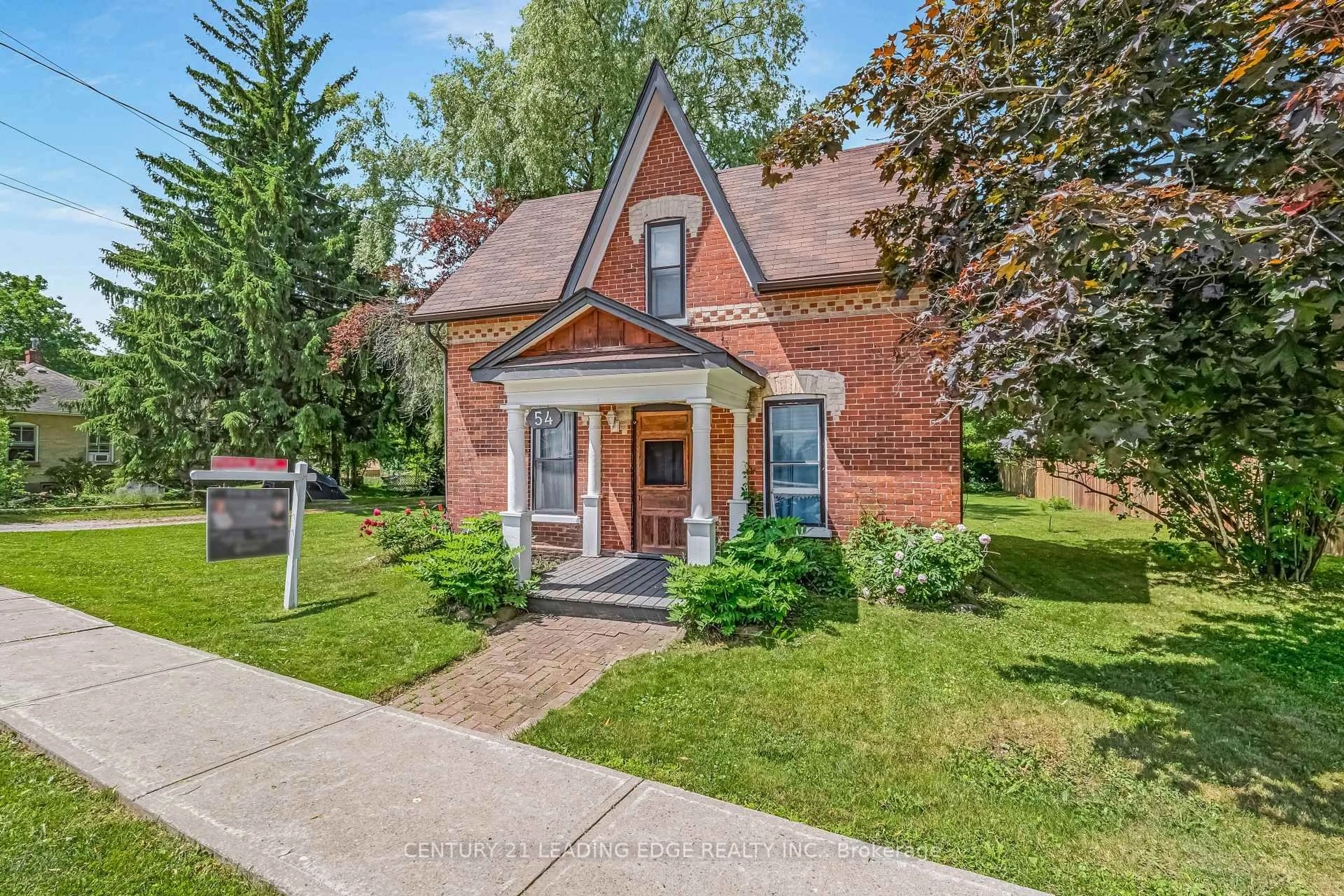 Home with brick exterior material, street for 54 King St, East Gwillimbury Ontario L0G 1M0