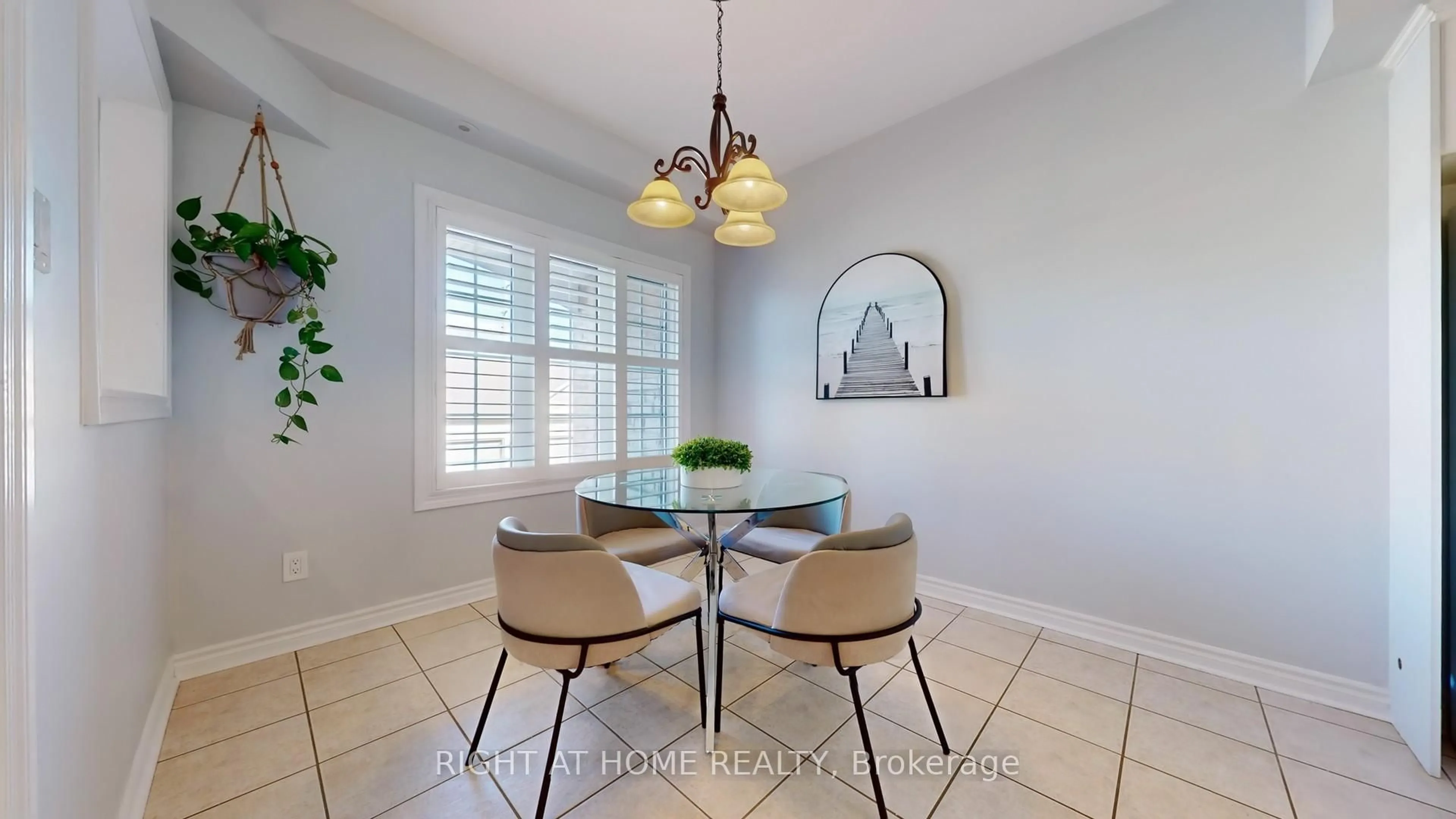 Dining room, ceramic/tile floor for 520 Silken Laumann Dr #32, Newmarket Ontario L3X 2S7