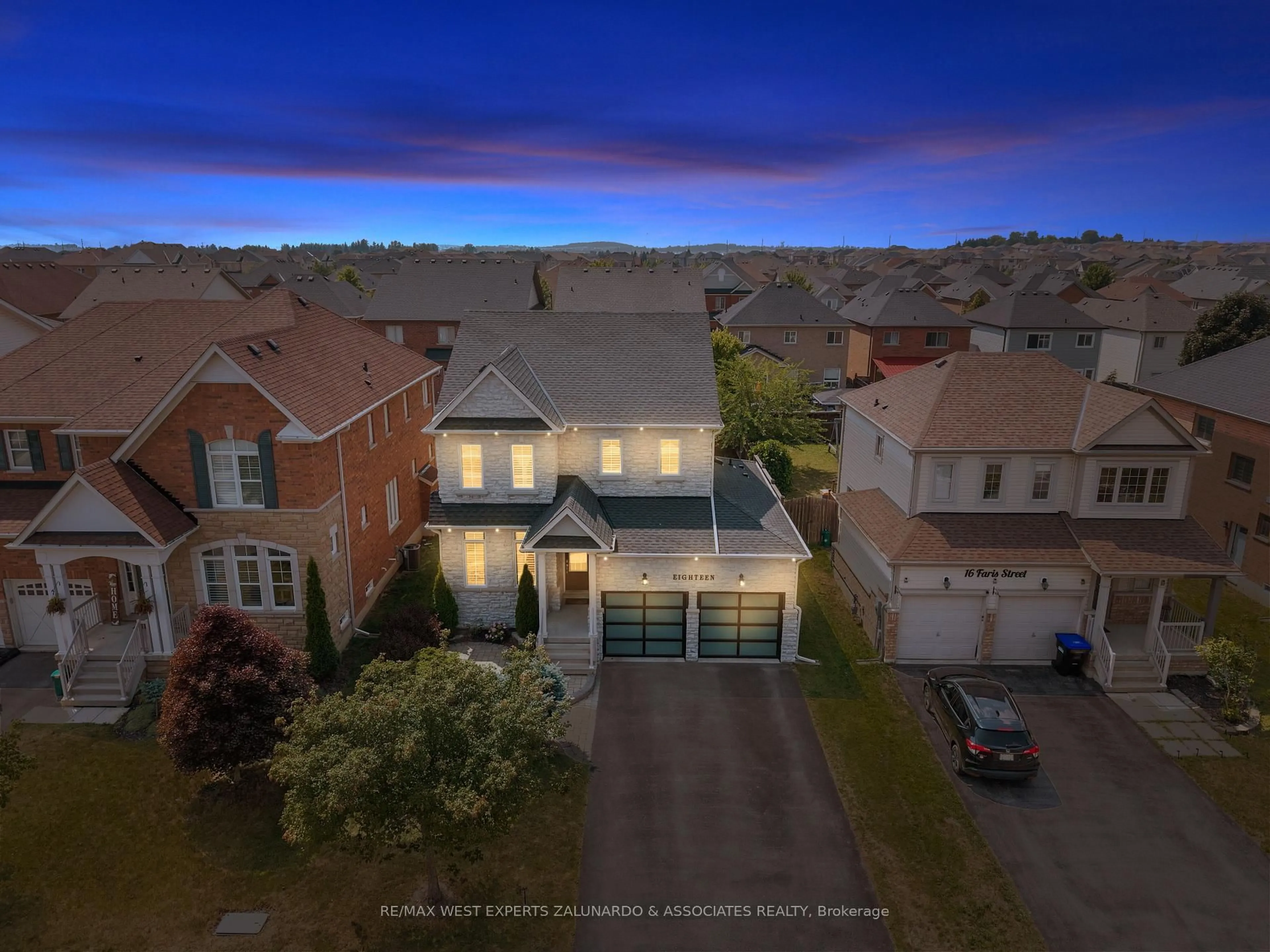 A pic from outside/outdoor area/front of a property/back of a property/a pic from drone, street for 18 Faris St, Bradford West Gwillimbury Ontario L3Z 0C6