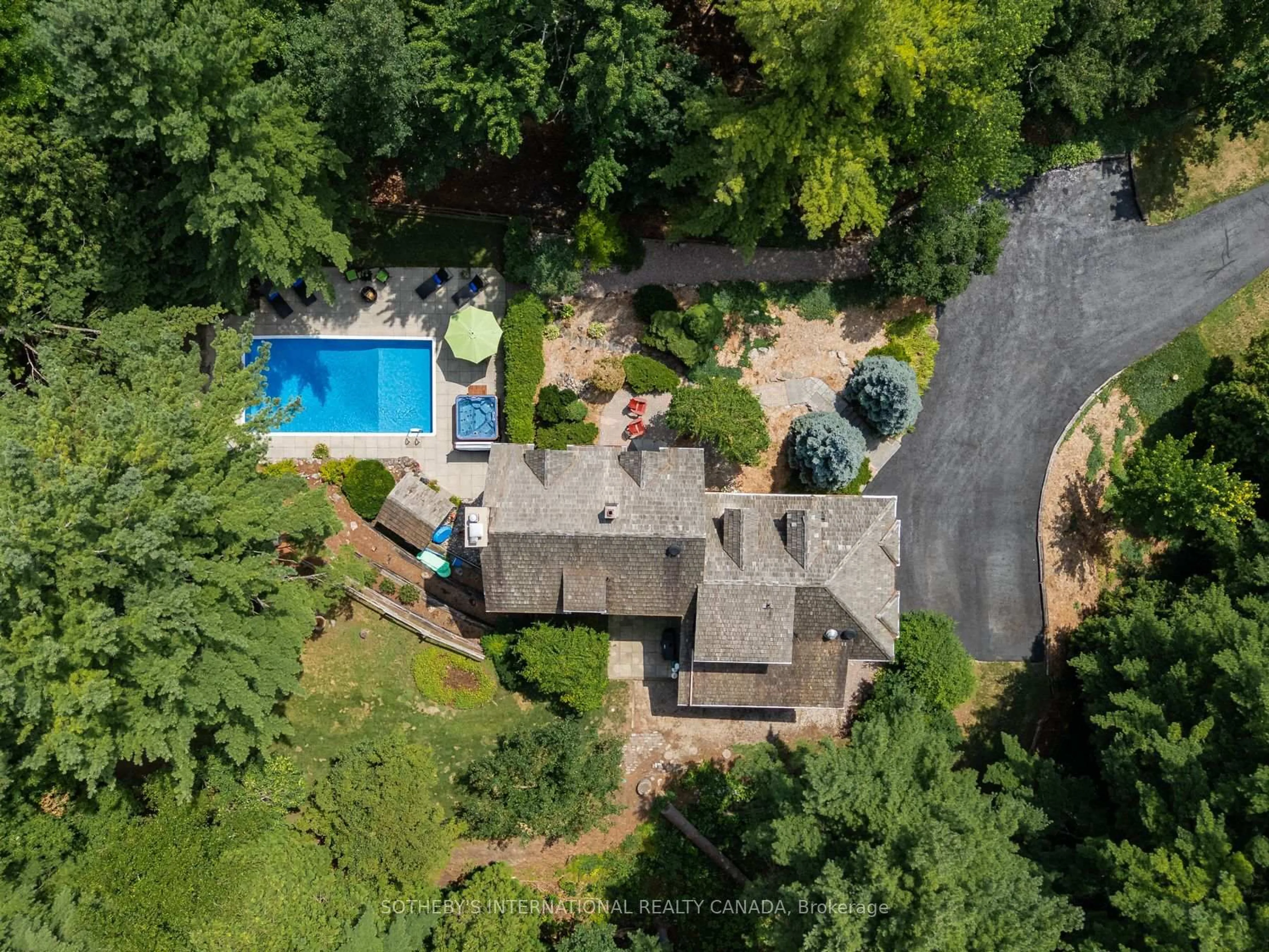 A pic from outside/outdoor area/front of a property/back of a property/a pic from drone, unknown for 15395 Weston Rd, King Ontario L7B 1K4