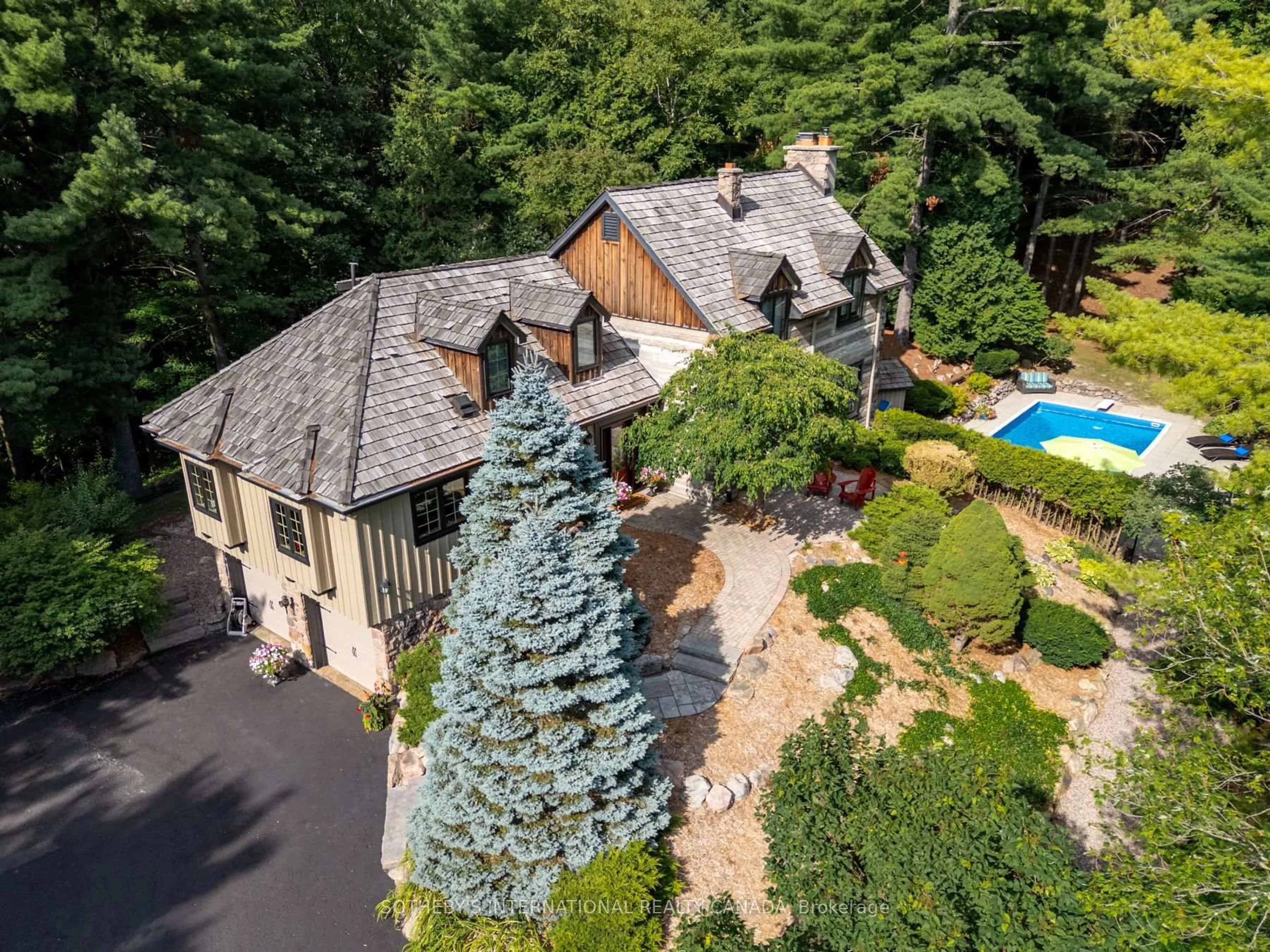 A pic from outside/outdoor area/front of a property/back of a property/a pic from drone, unknown for 15395 Weston Rd, King Ontario L7B 1K4