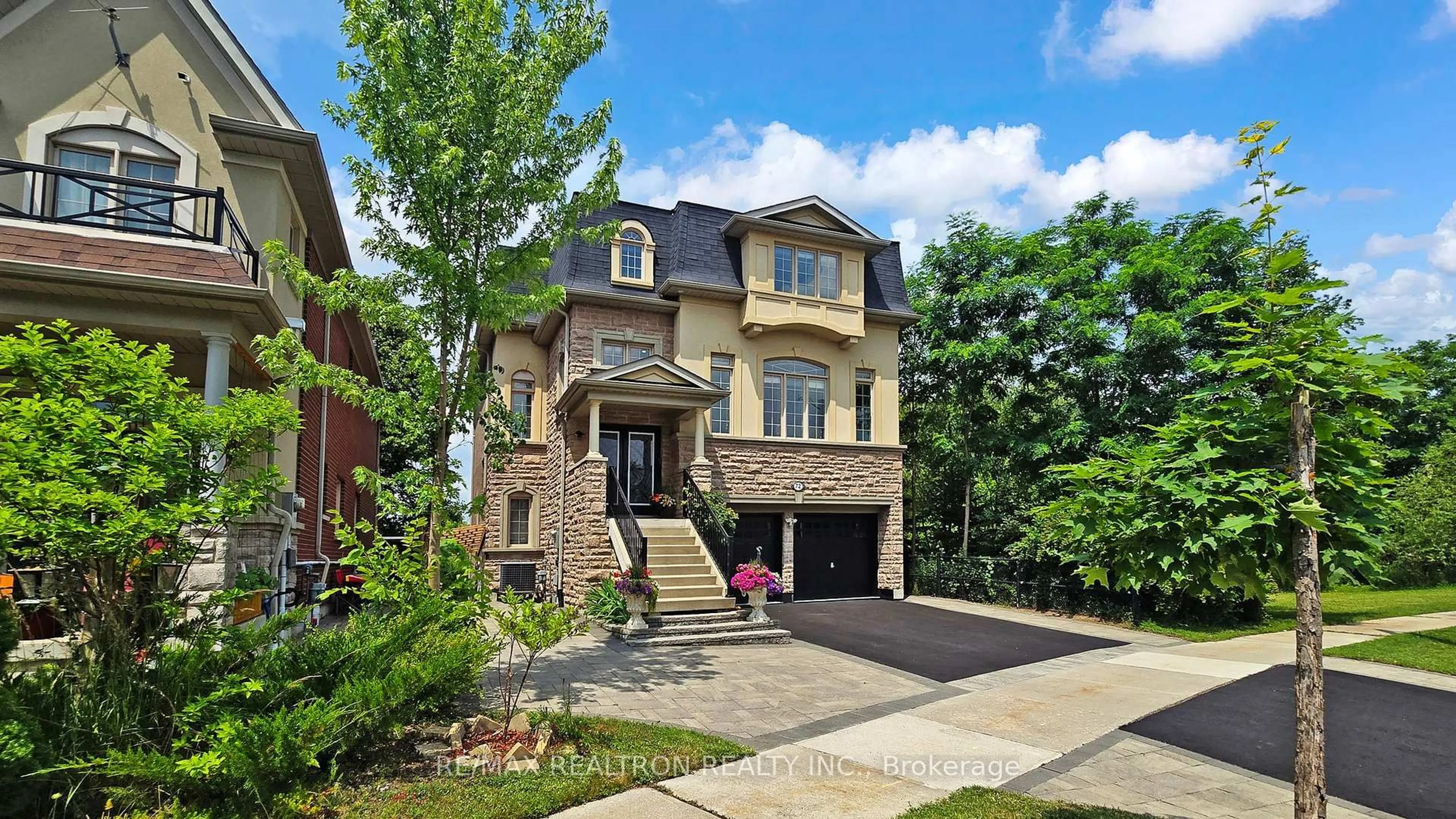 Home with brick exterior material, street for 72 Headwater Cres, Richmond Hill Ontario L4E 0T2