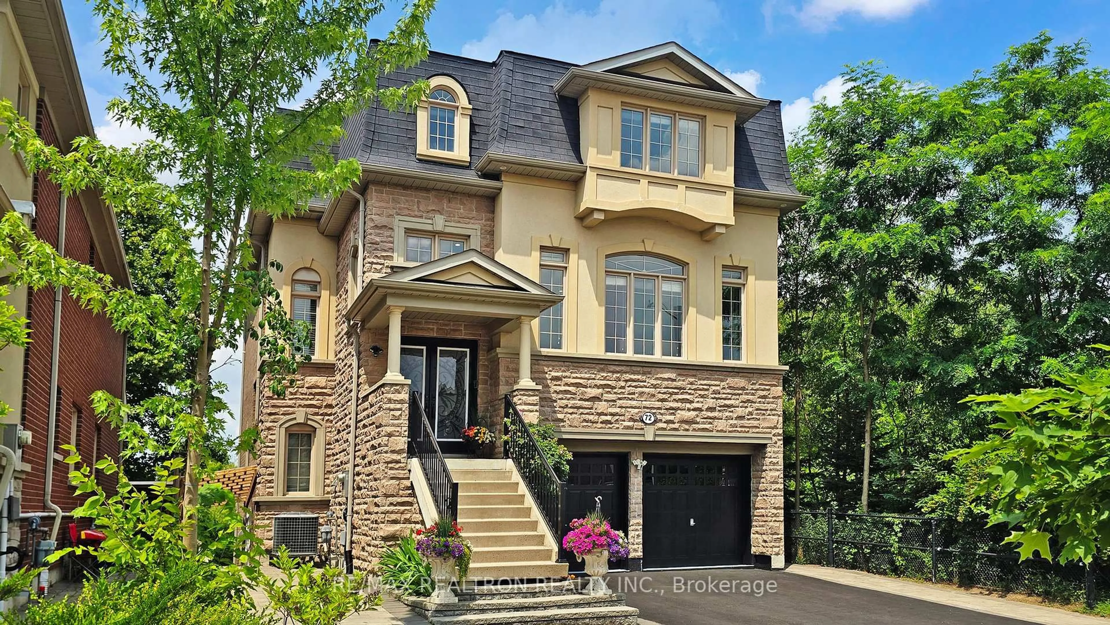 Home with brick exterior material, street for 72 Headwater Cres, Richmond Hill Ontario L4E 0T2