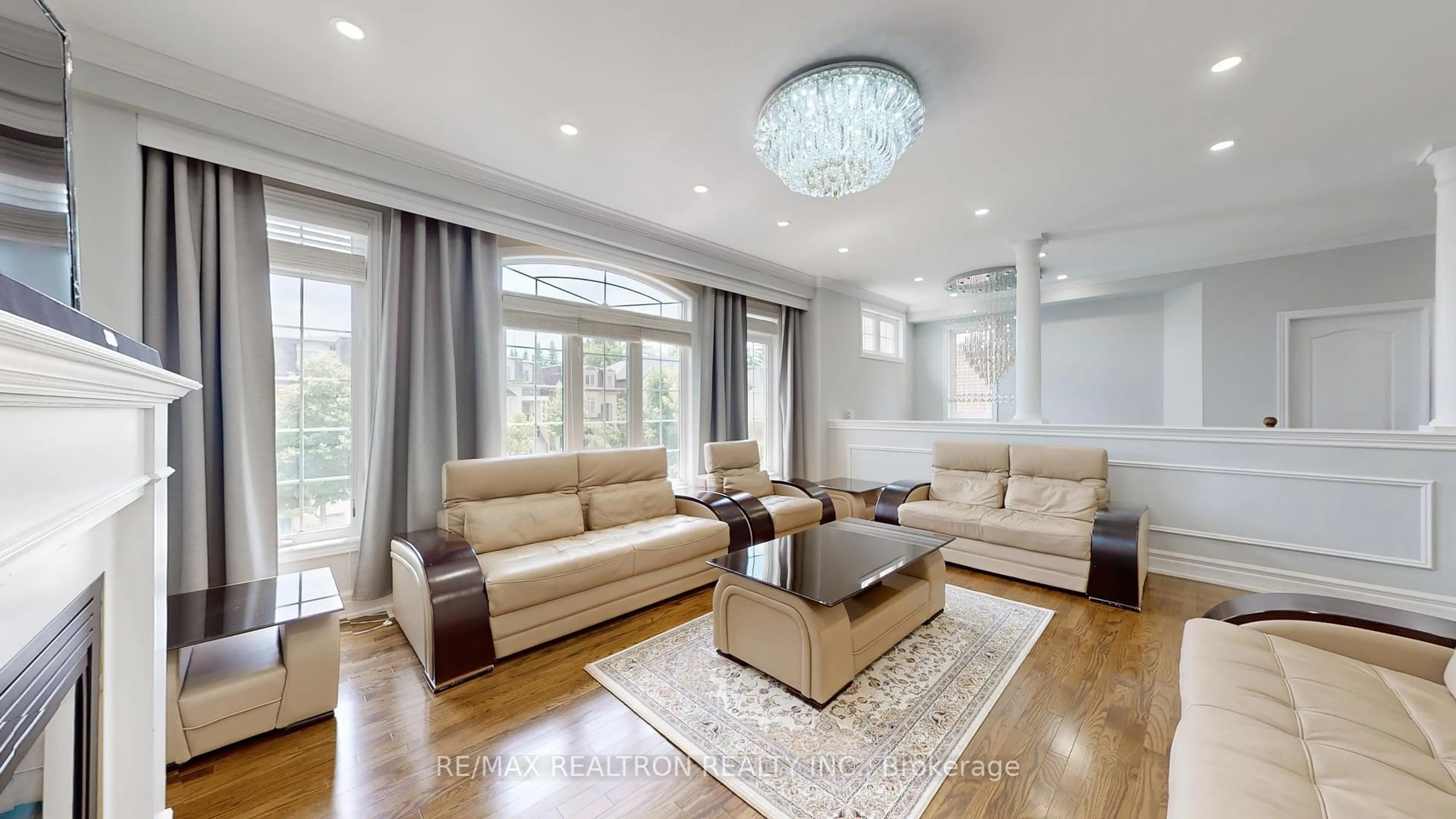 Living room with furniture, unknown for 72 Headwater Cres, Richmond Hill Ontario L4E 0T2