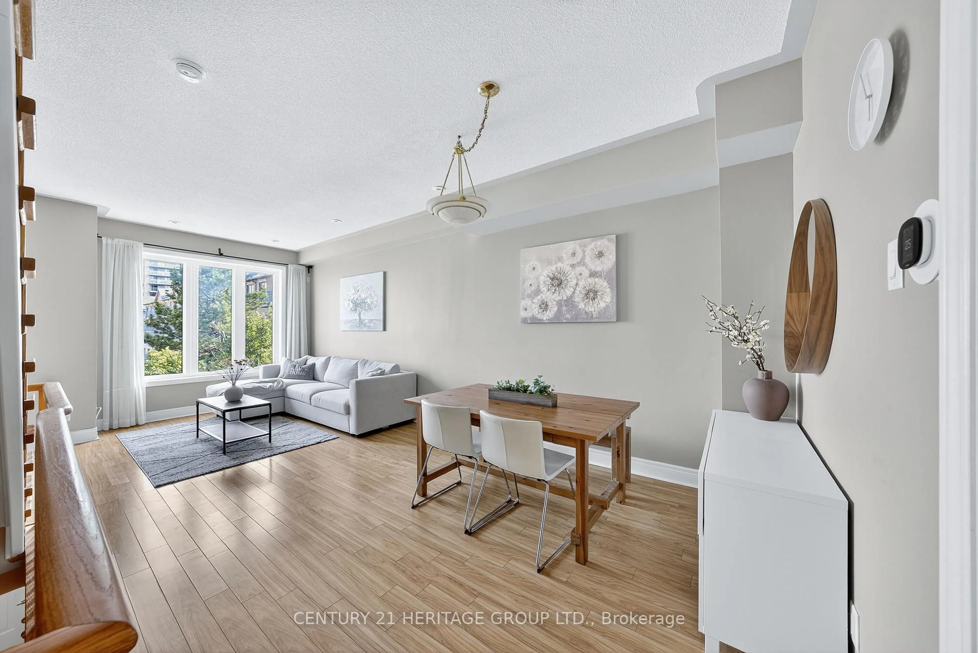 Living room with furniture, wood/laminate floor for 82 Suncrest Blvd, Markham Ontario L3T 7Y1