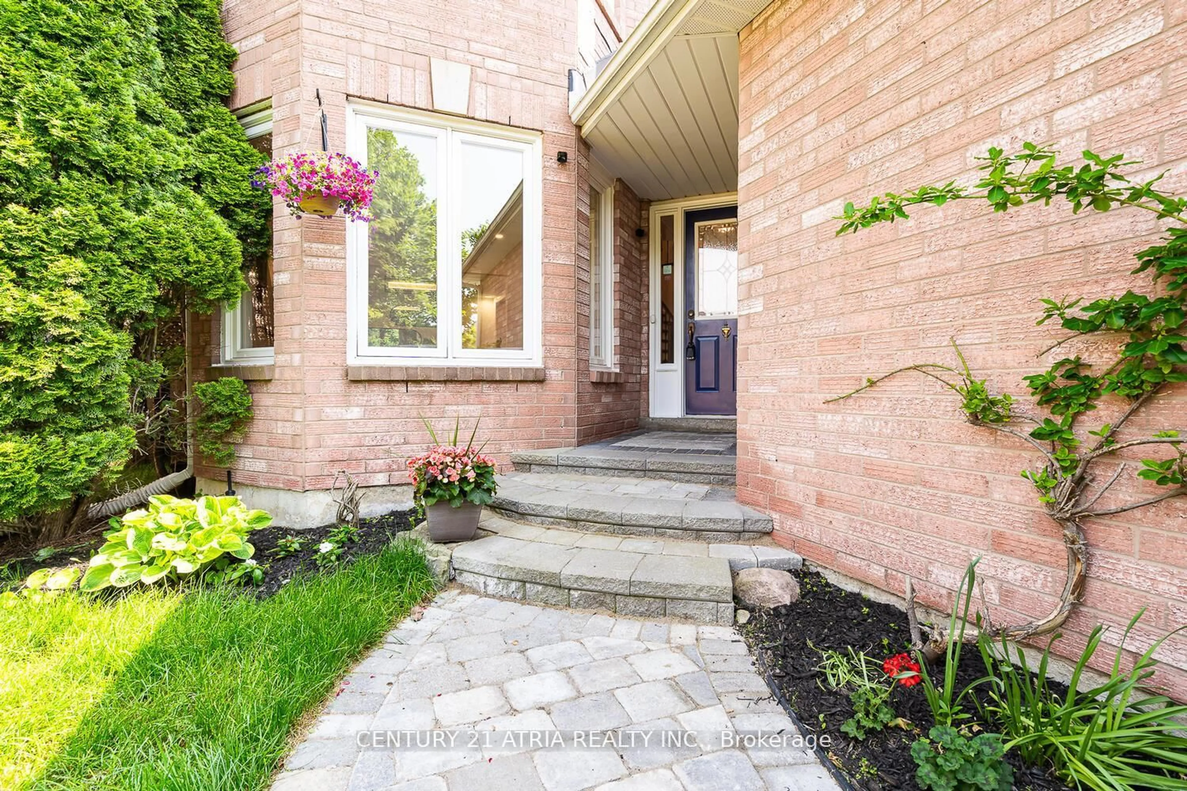 Unknown for 91 Dawlish Ave, Aurora Ontario L4G 6R4