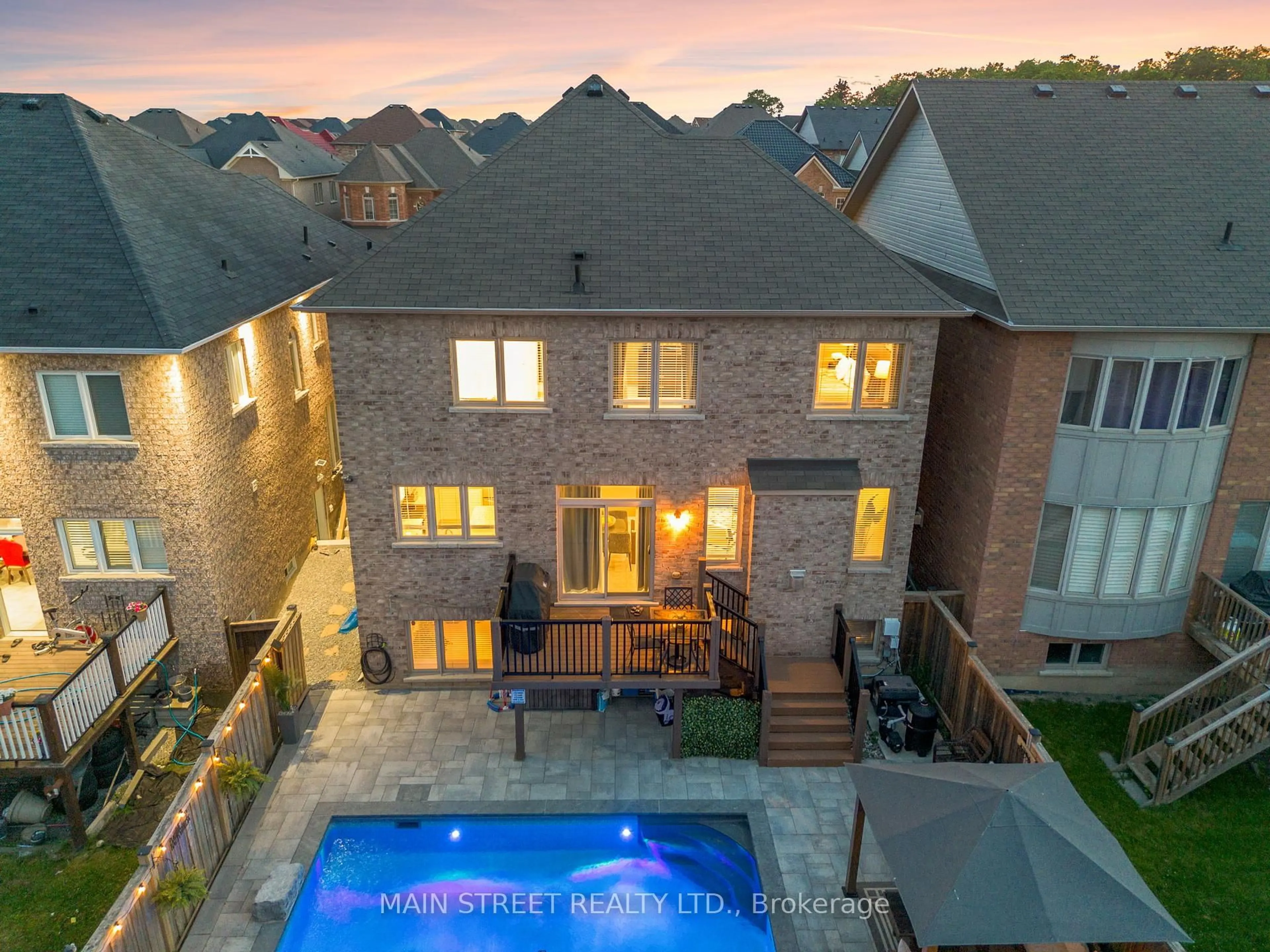 A pic from outside/outdoor area/front of a property/back of a property/a pic from drone, unknown for 53 Philip Brown Ave, Whitchurch-Stouffville Ontario L4A 1S7