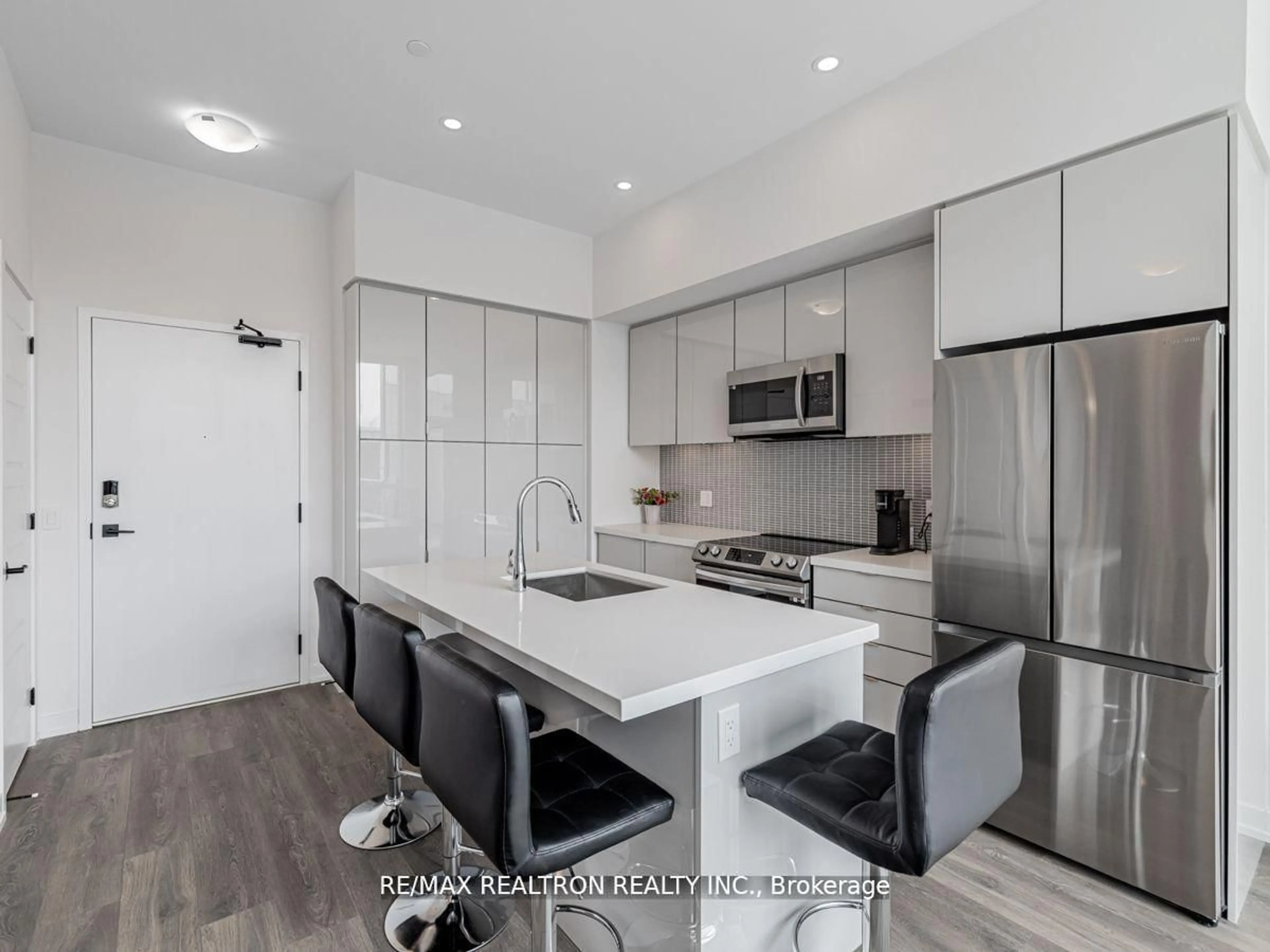 Open concept kitchen, ceramic/tile floor for 415 Sea Ray Ave #424, Innisfil Ontario L9S 0R5