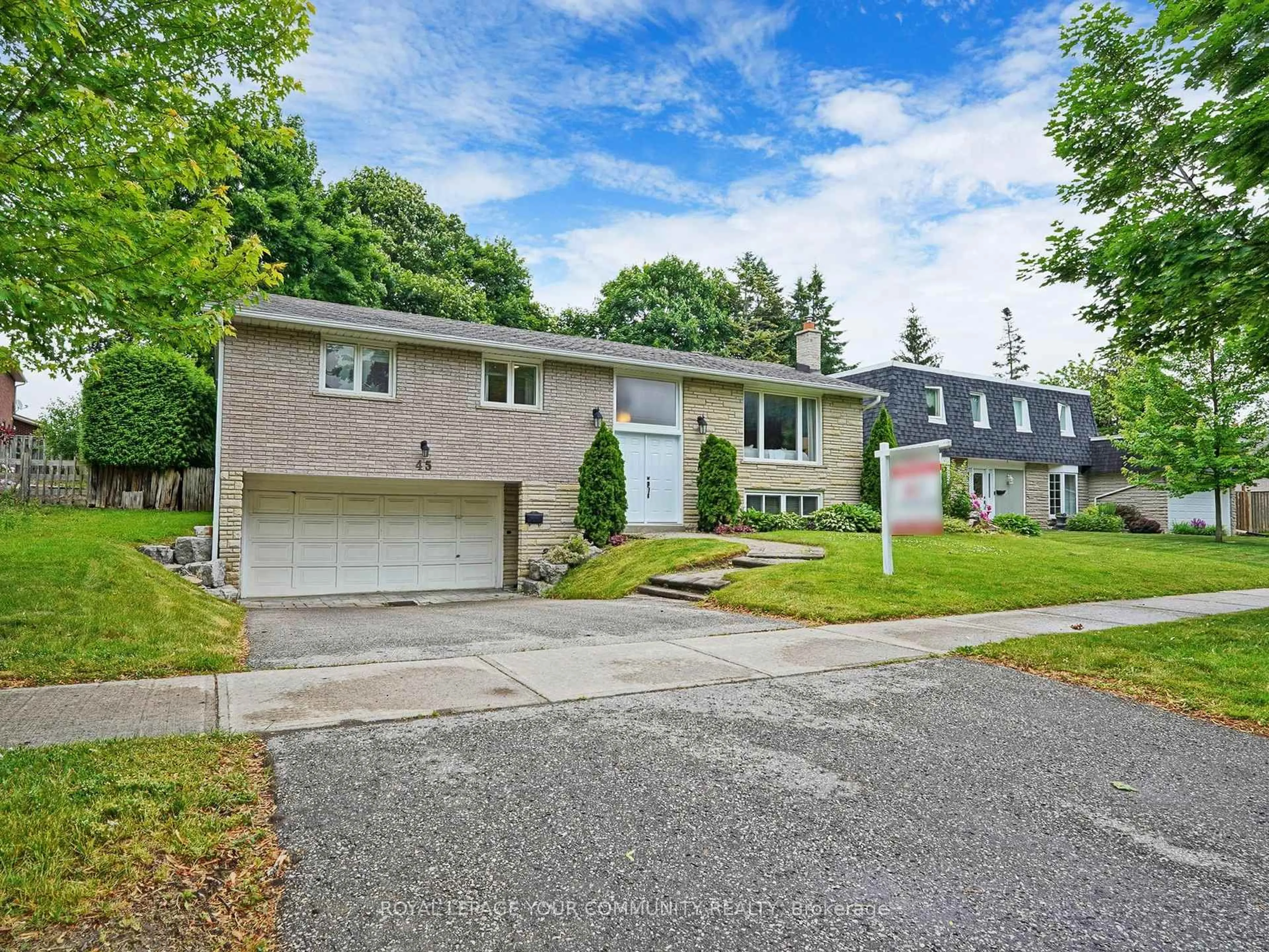 Home with vinyl exterior material, street for 45 Squire Baker's Lane, Markham Ontario L3P 3G8