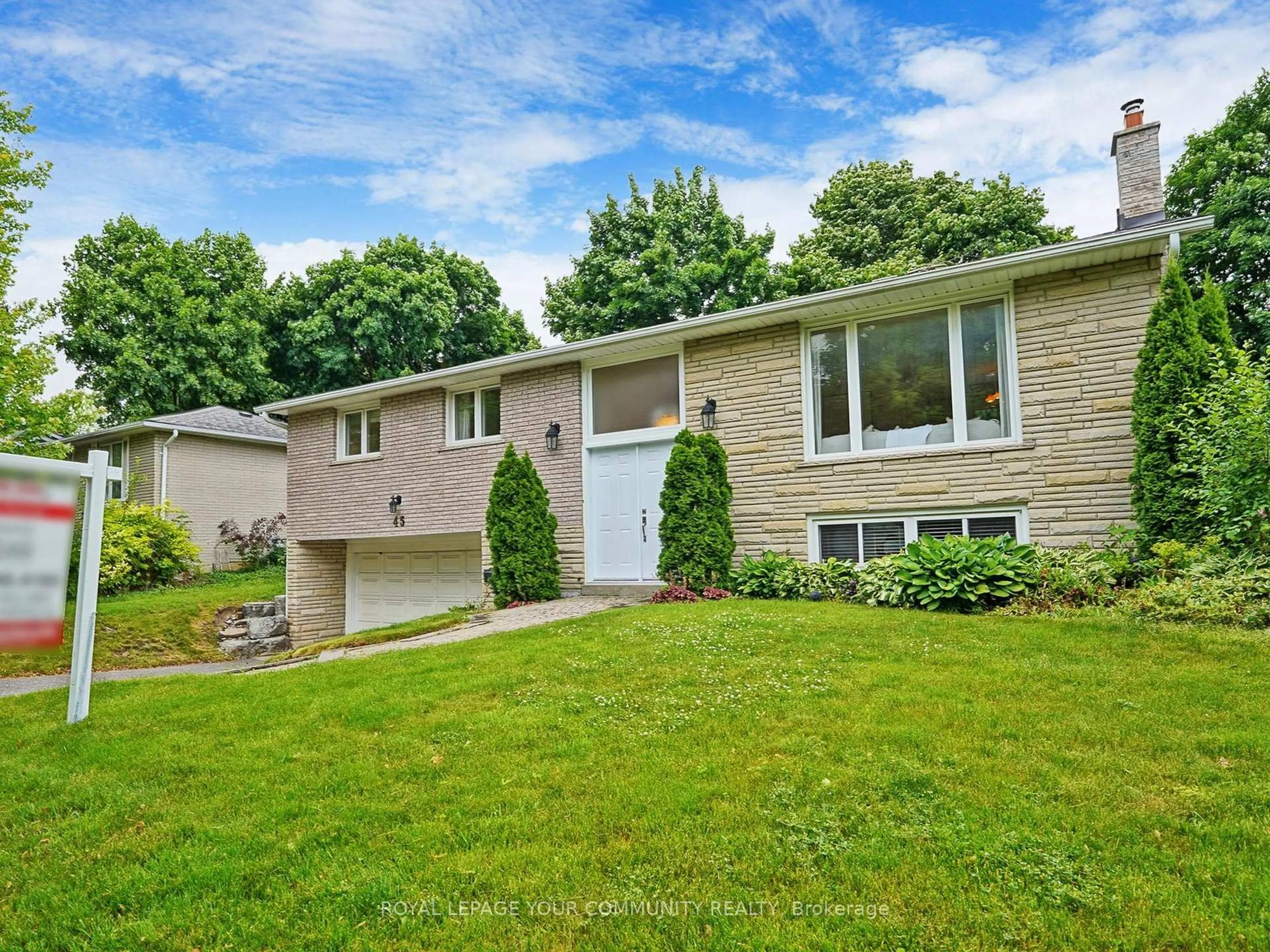 Home with vinyl exterior material, street for 45 Squire Baker's Lane, Markham Ontario L3P 3G8