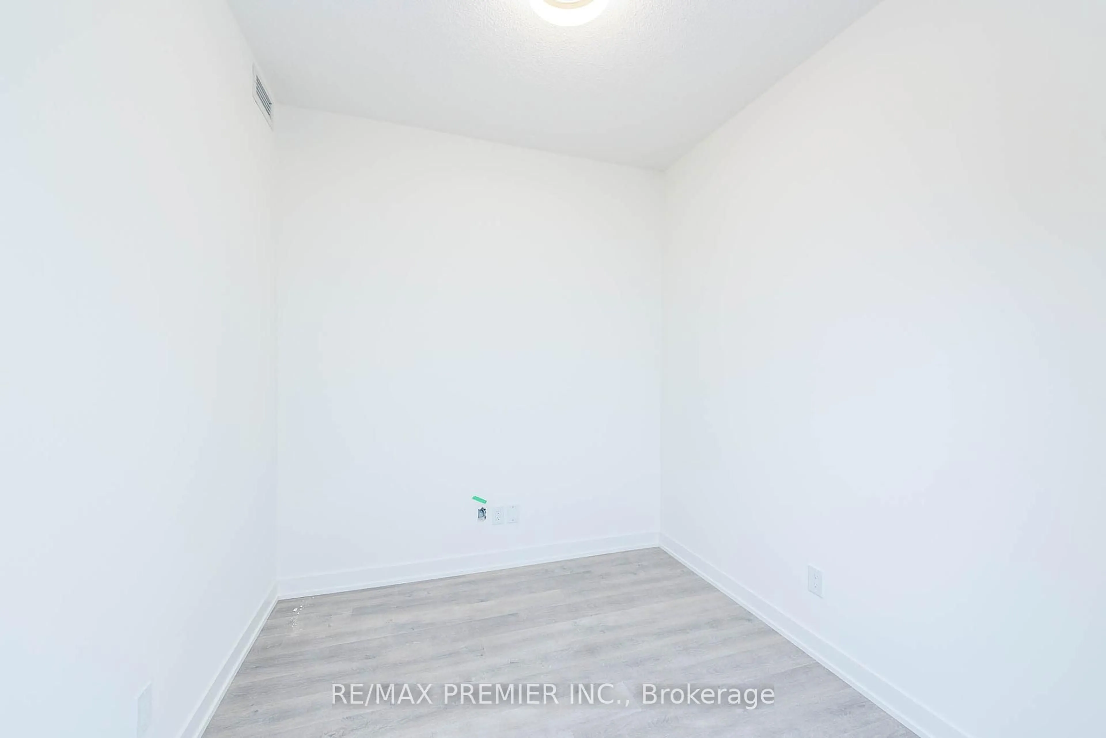 A pic of a room for 8119 Birchmount Rd #1116, Markham Ontario L6G 0H5