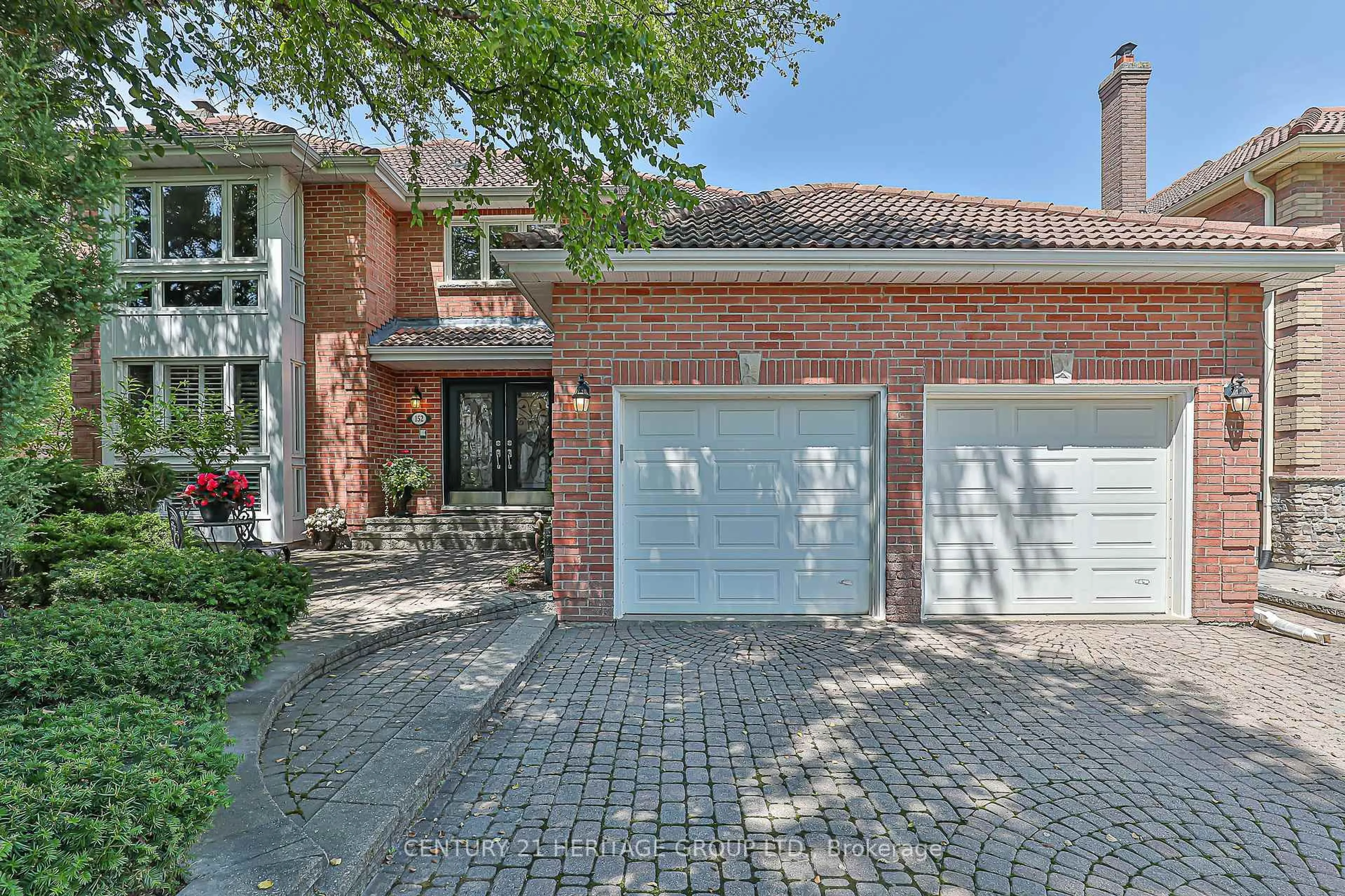 Home with brick exterior material, street for 152 Cranberry Lane, Aurora Ontario L4G 5Z4