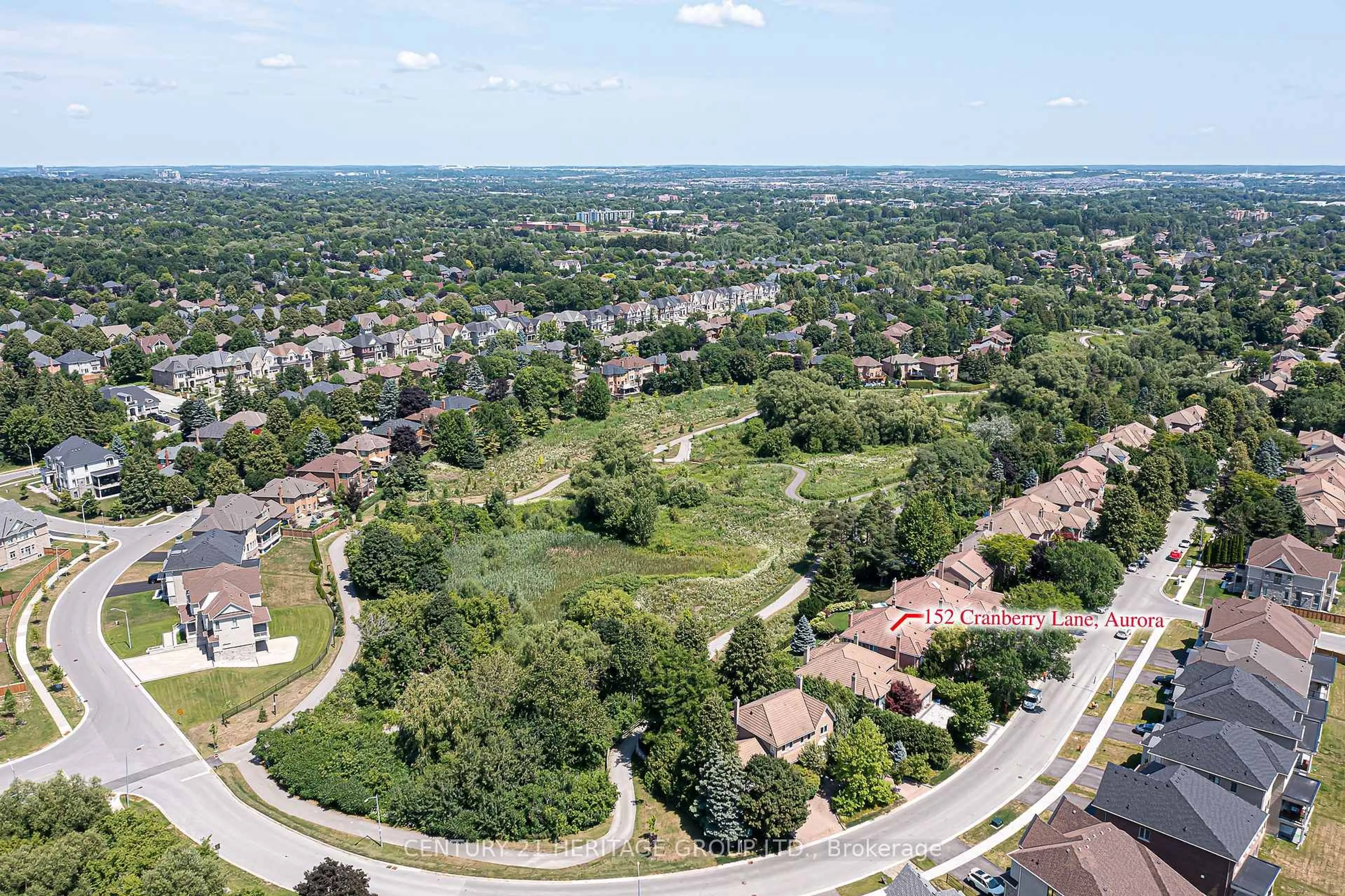 A pic from outside/outdoor area/front of a property/back of a property/a pic from drone, mountain view for 152 Cranberry Lane, Aurora Ontario L4G 5Z4