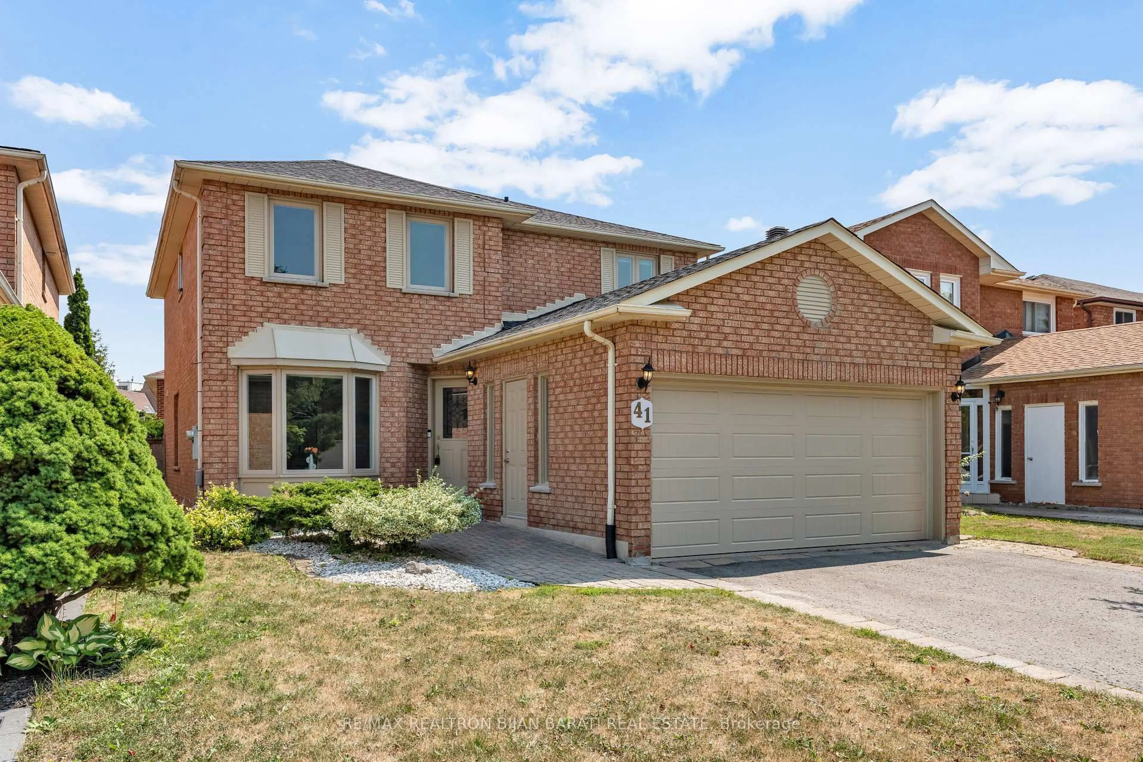 Home with brick exterior material, street for 41 Dunbarton Crt, Richmond Hill Ontario L4C 8G2