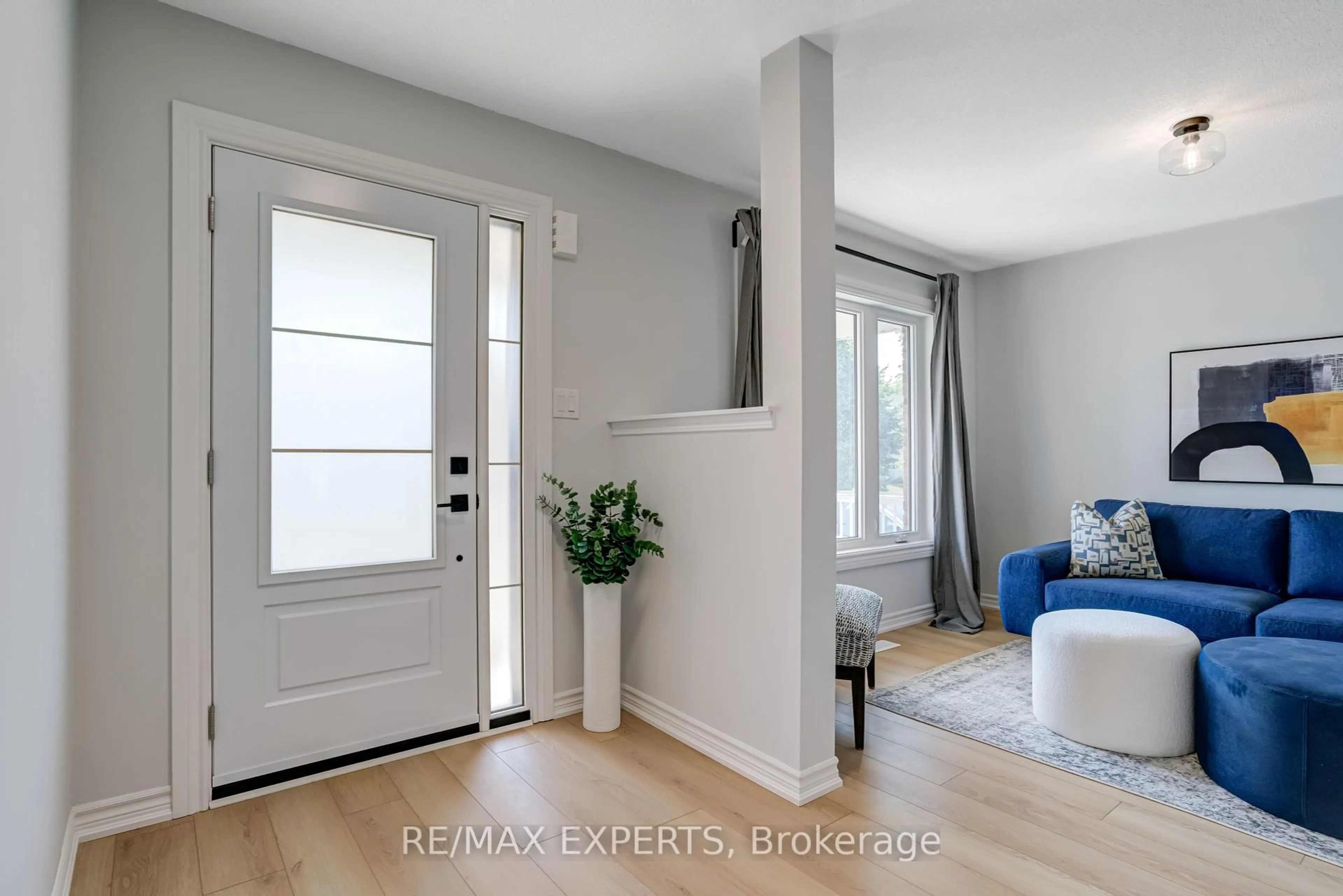Indoor entryway for 1972 Prince Crt, Innisfil Ontario L9S 0E7