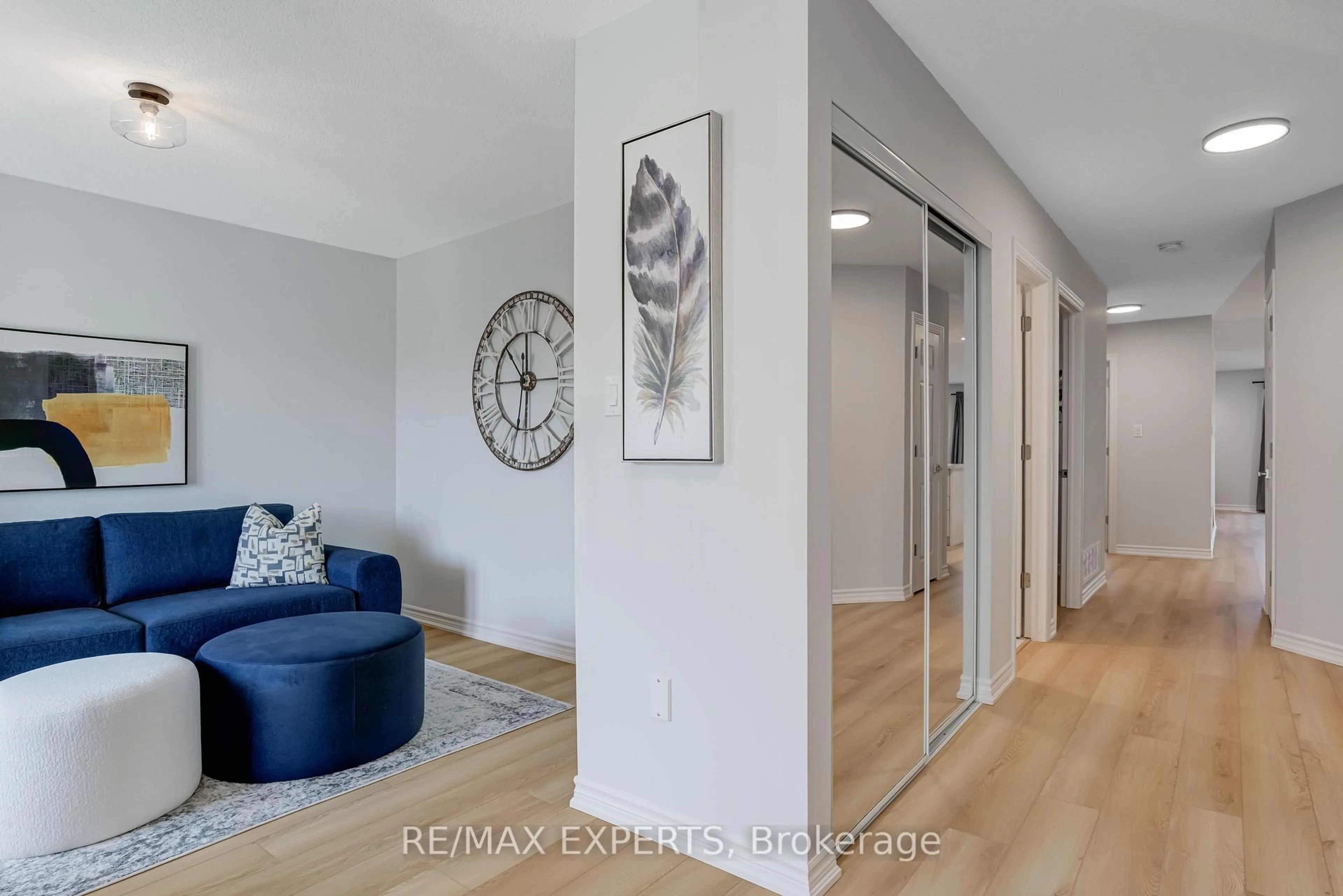 Indoor entryway for 1972 Prince Crt, Innisfil Ontario L9S 0E7