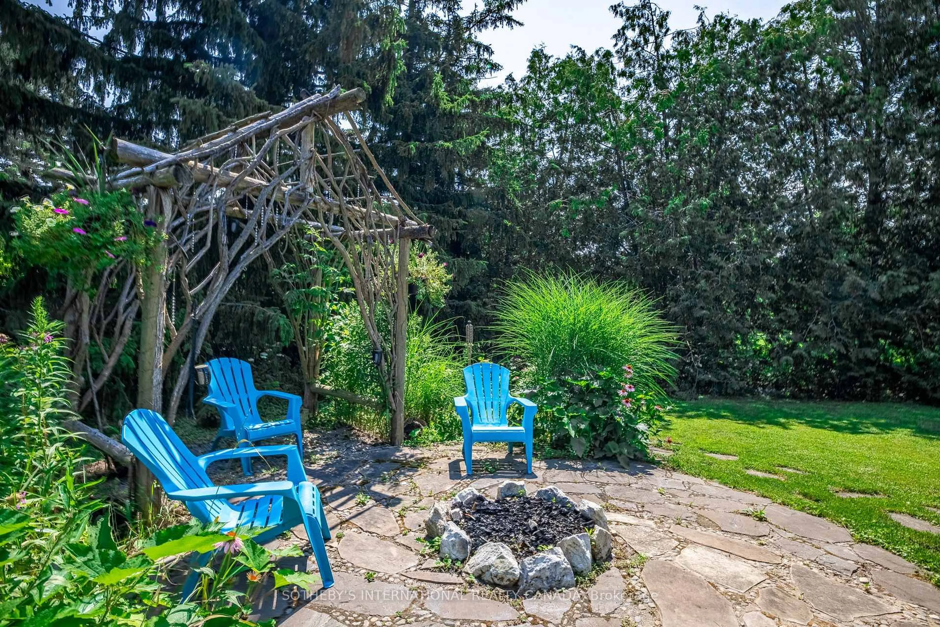 Patio, water/lake/river/ocean view for 80 Centre St, King Ontario L0G 1T0