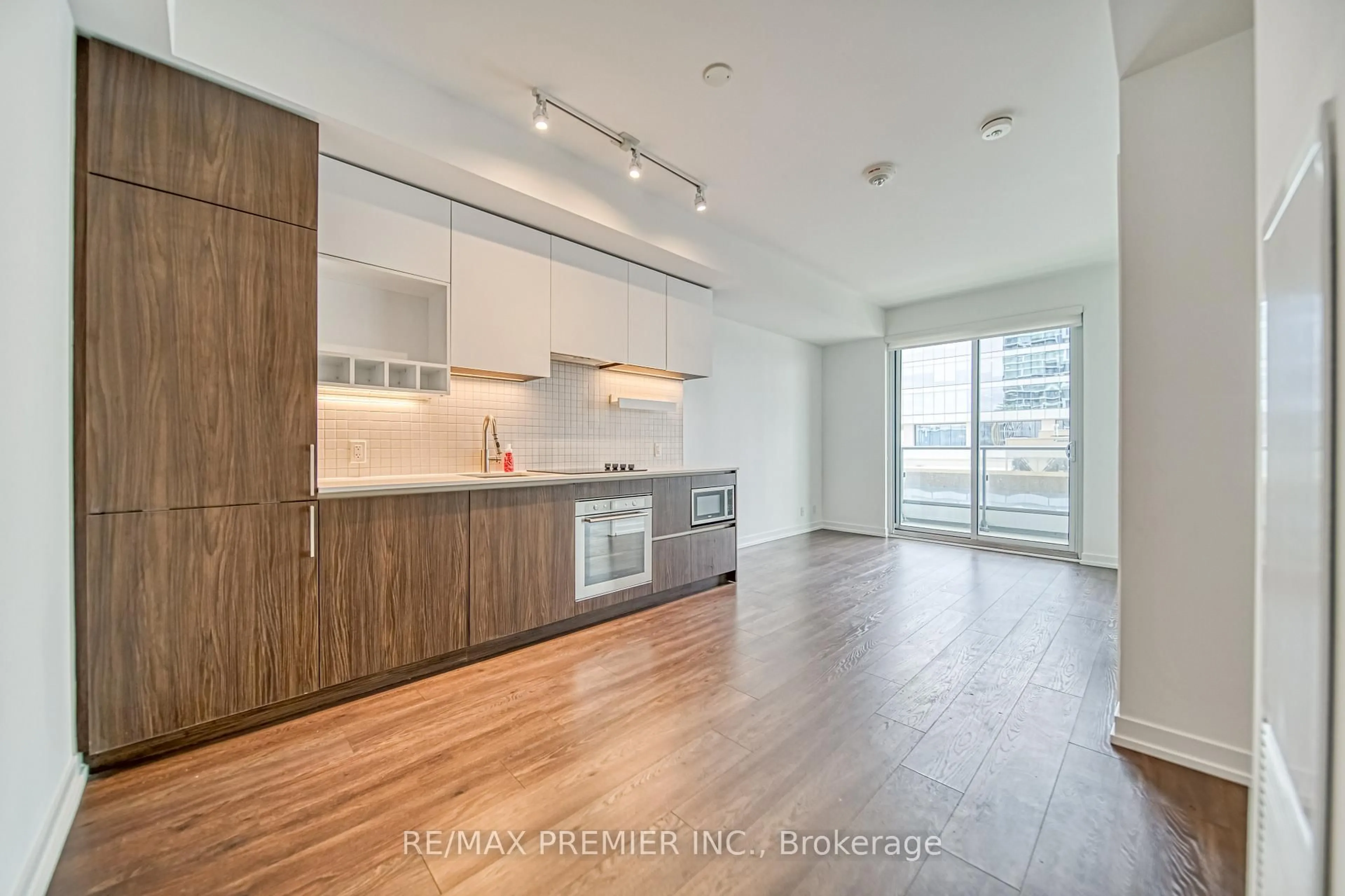 Open concept kitchen, wood/laminate floor for 5 Buttermill Ave #603, Vaughan Ontario L4K 0J5