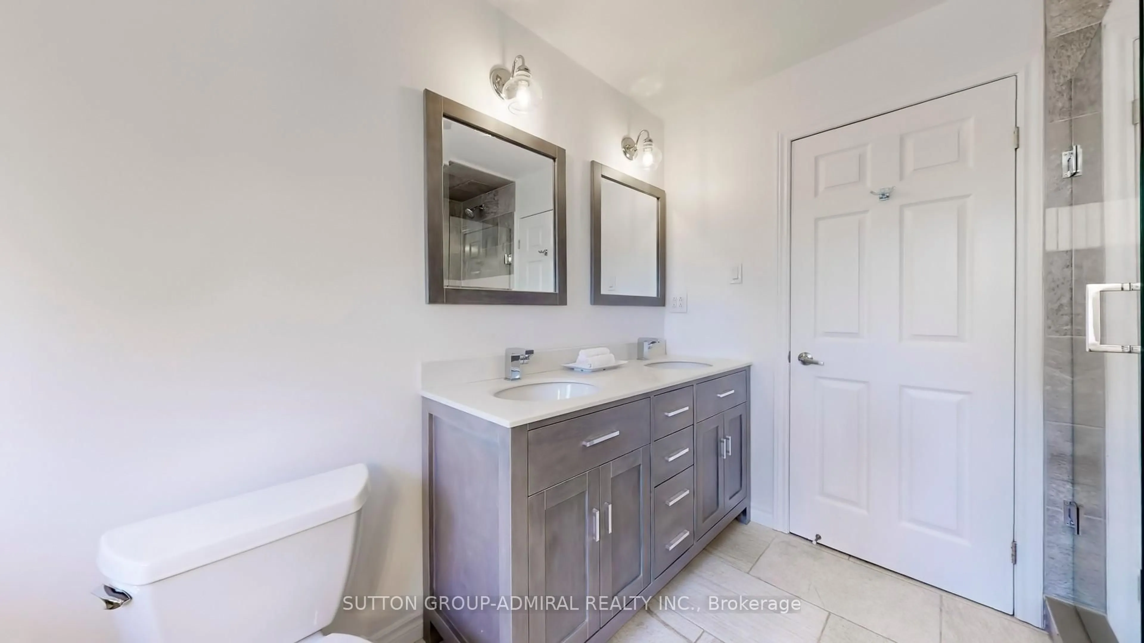 Contemporary bathroom, ceramic/tile floor for 8 Balmoral Hts, East Gwillimbury Ontario L0G 1R0